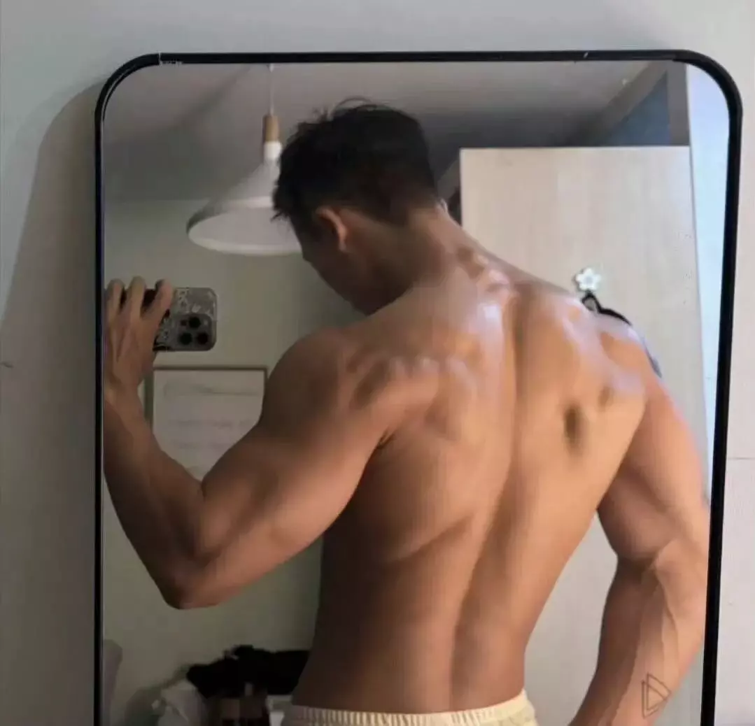 图片[9]-疑似流出！这个黑皮体育生在外网火了……-潮男潮北-潮男潮北