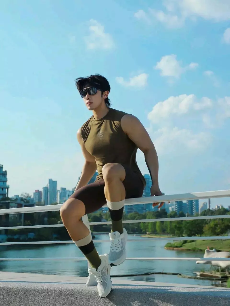 图片[7]-大胸围运动型男紧身衣穿搭太显肌肉线条-潮男潮北-潮男潮北