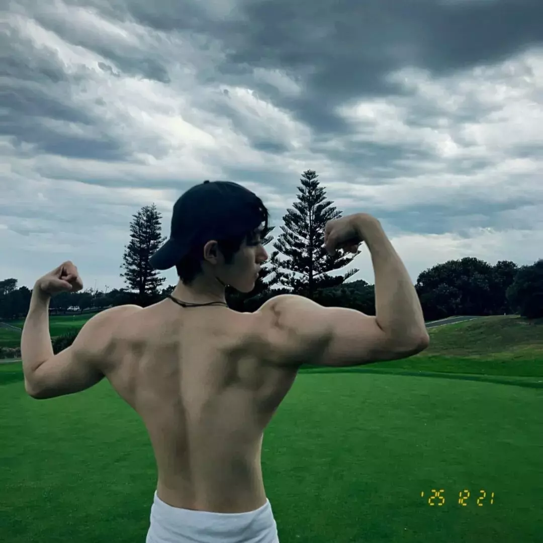 图片[4]-189猛1体育生去澳大利亚疯狂得吃？网友：肥水不流外人田啊...-潮男潮北-潮男潮北