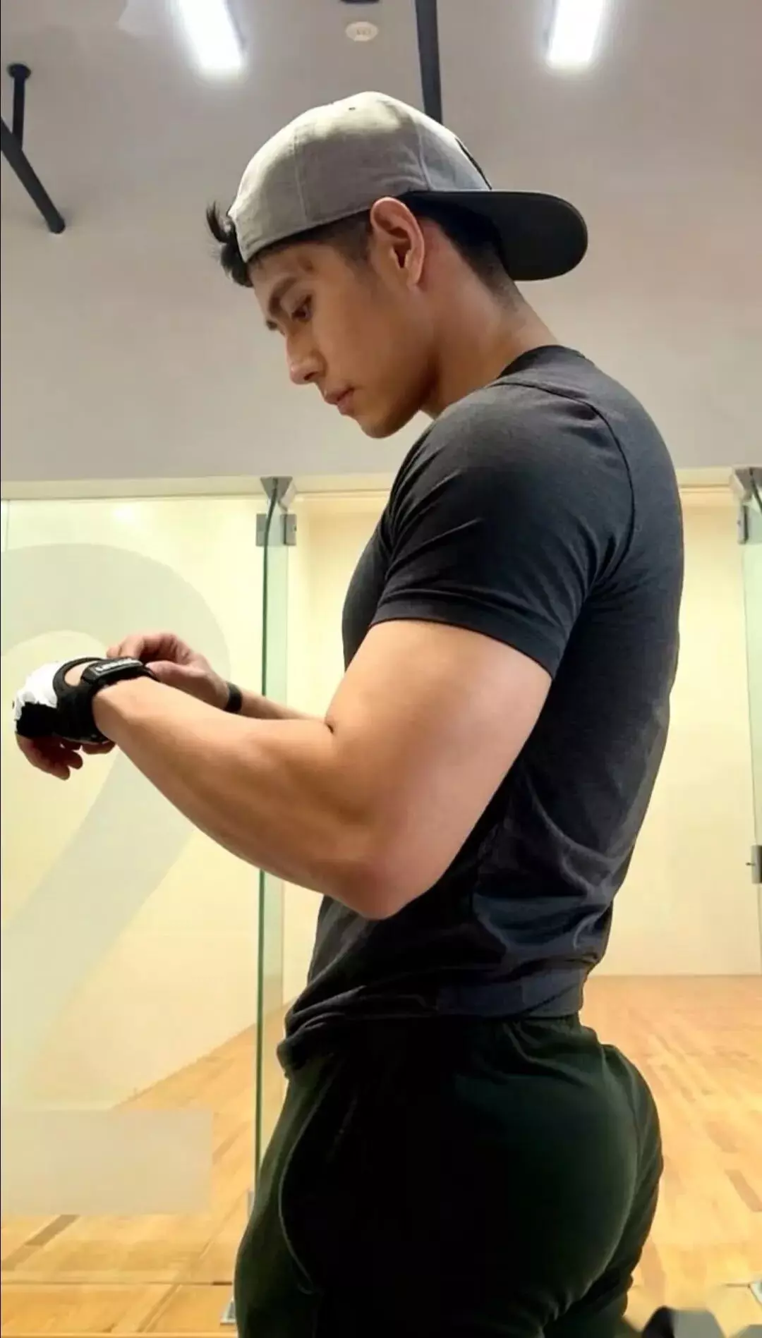 图片[10]-一个蜂腰翘臀器大体壮的体育生男盆友，是什么感受？-小蓝短视频