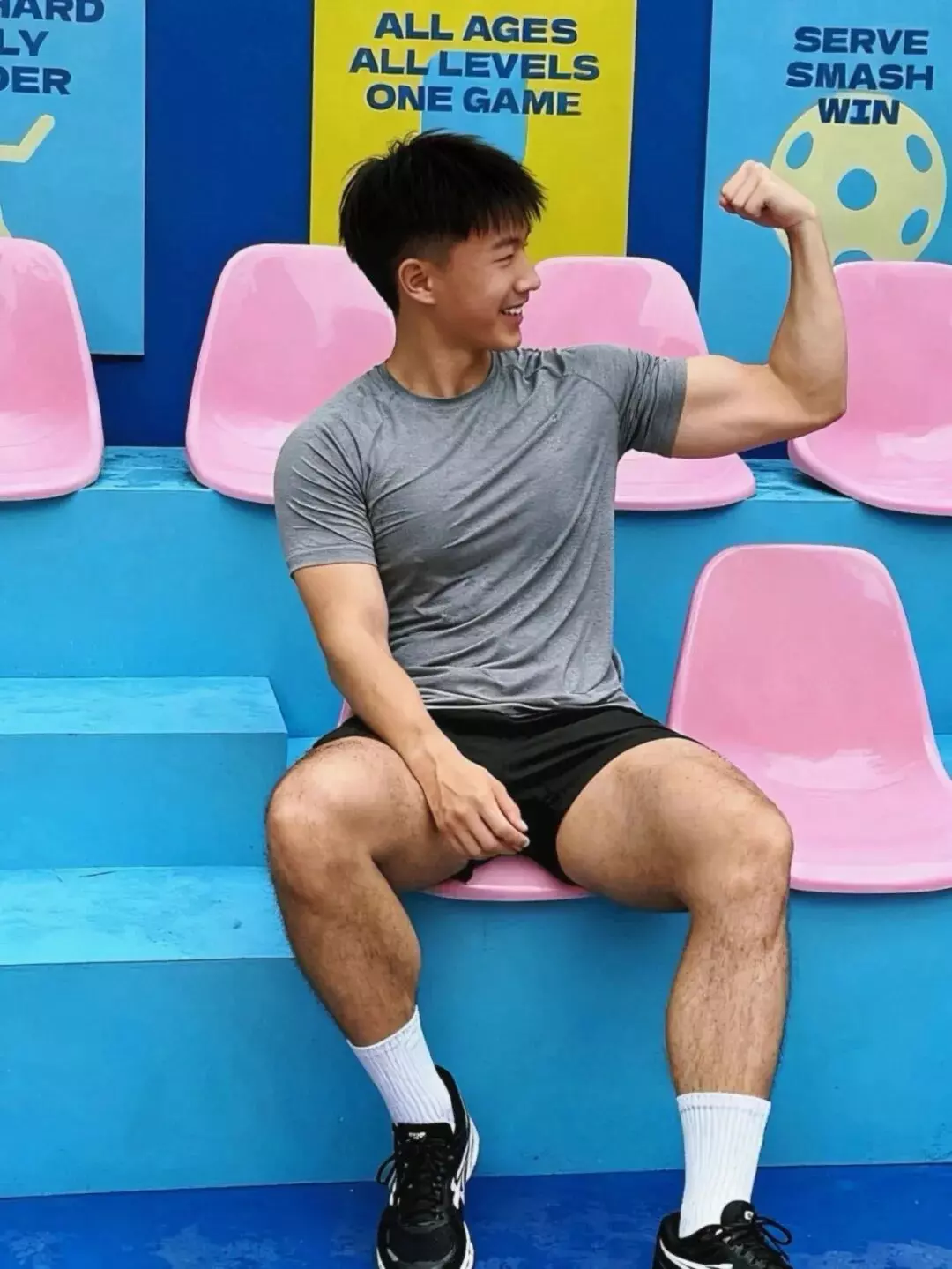 图片[7]-地铁里穿运动短裤的男大体育生，自拍鼻子真挺呀！-潮男潮北-潮男潮北