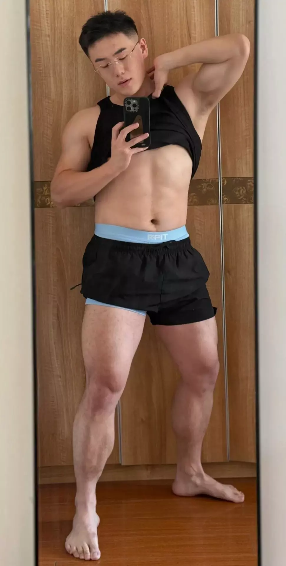 图片[2]-一个蜂腰翘臀器大体壮的体育生男盆友，是什么感受？-小蓝短视频