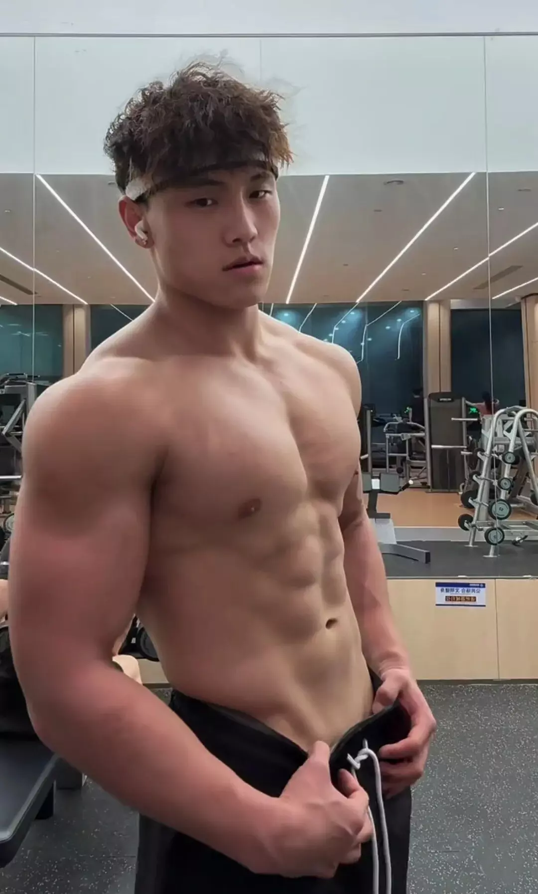 图片[3]-一个蜂腰翘臀器大体壮的体育生男盆友，是什么感受？-小蓝短视频