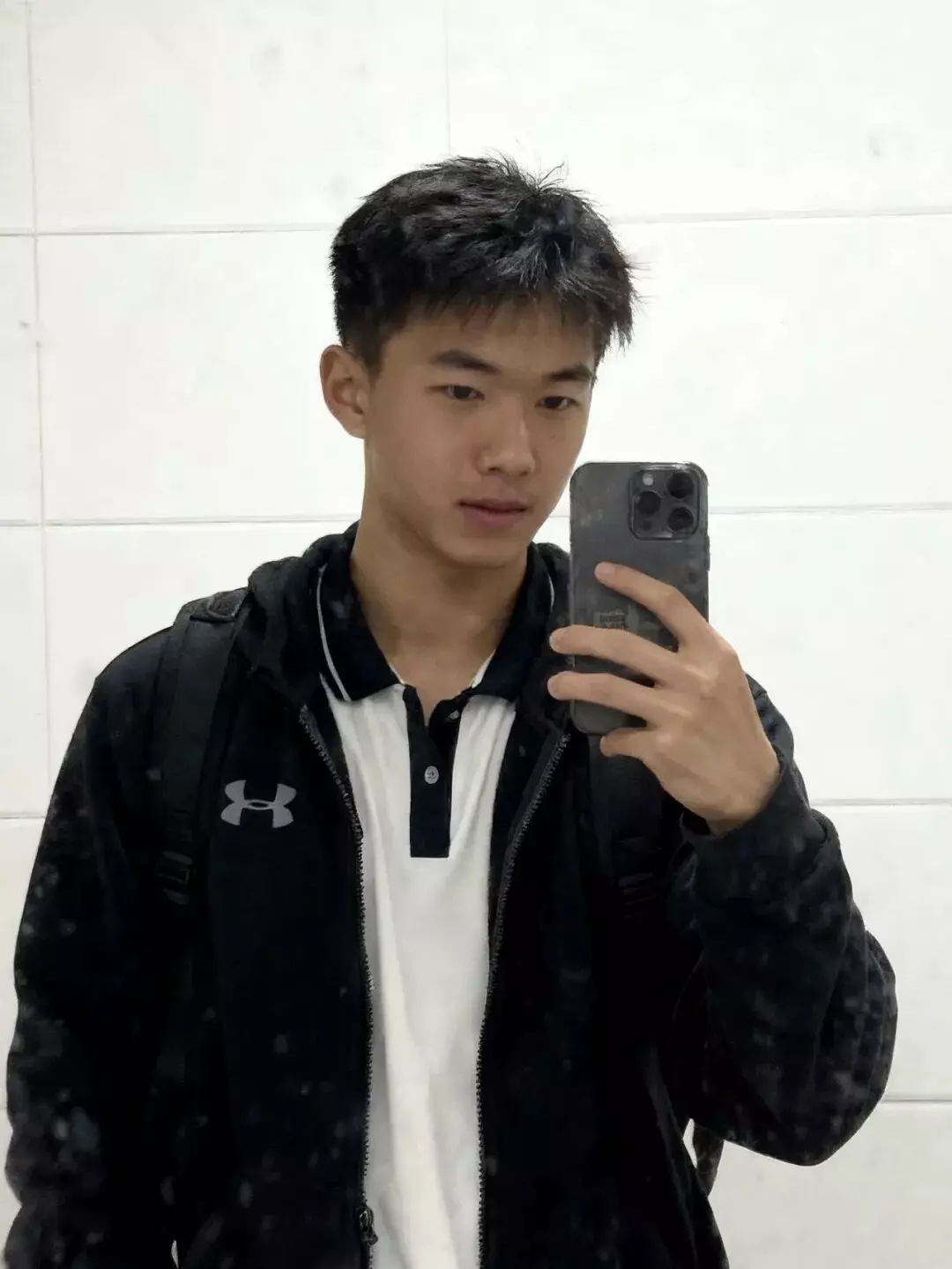 图片[2]-地铁里穿运动短裤的男大体育生，自拍鼻子真挺呀！-潮男潮北-潮男潮北