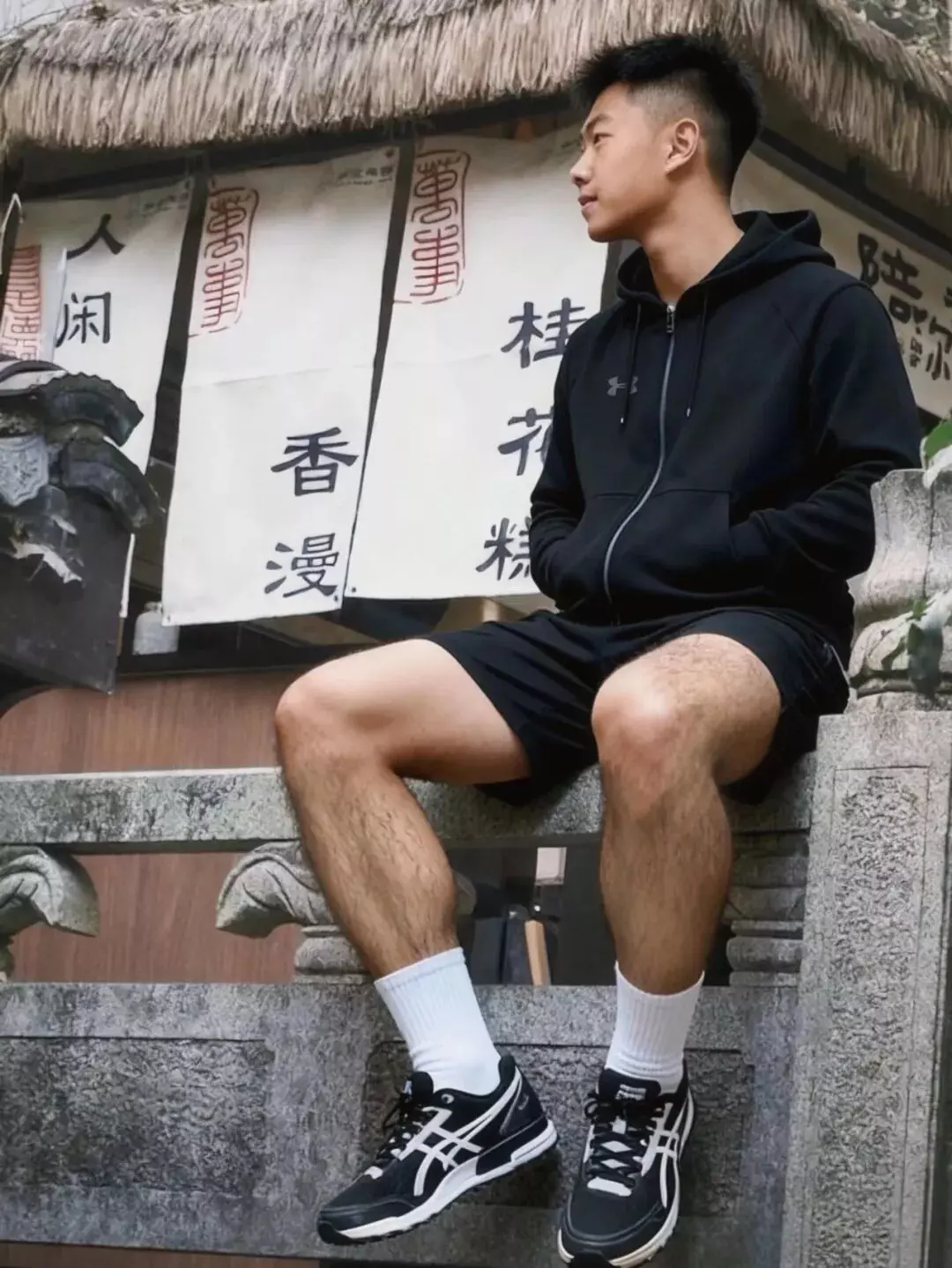 图片[8]-地铁里穿运动短裤的男大体育生，自拍鼻子真挺呀！-潮男潮北-潮男潮北