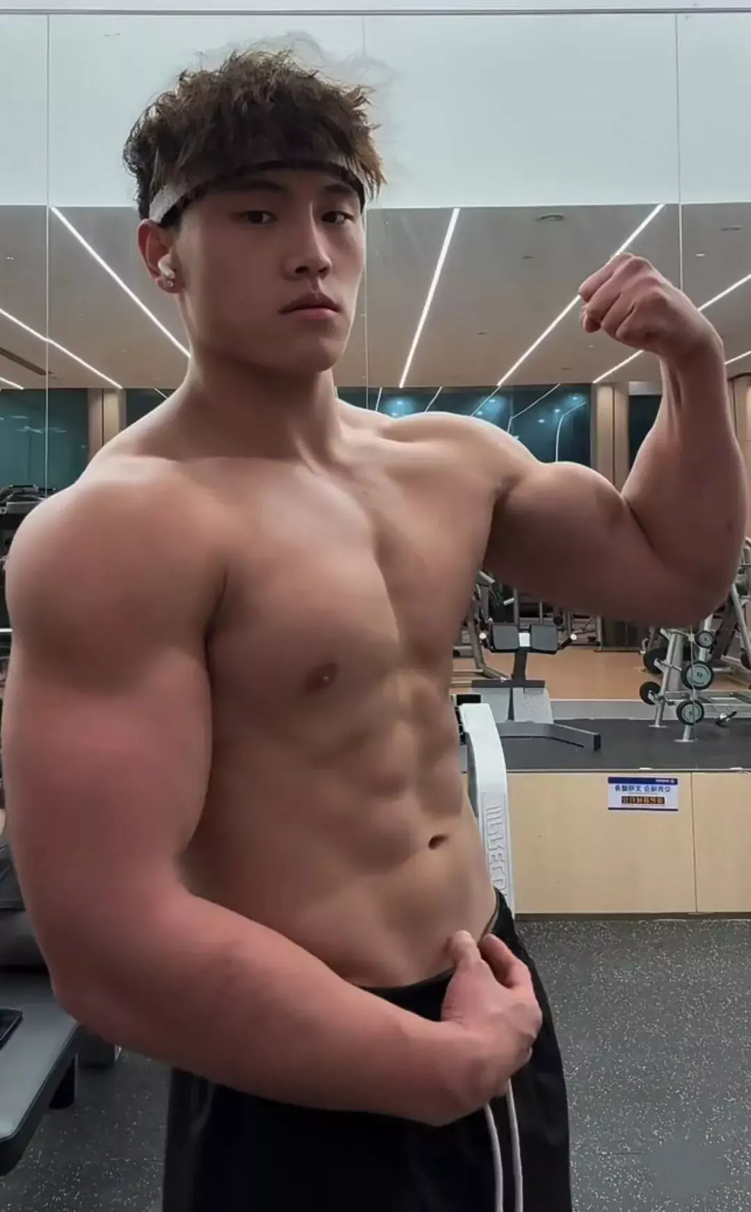 图片[4]-一个蜂腰翘臀器大体壮的体育生男盆友，是什么感受？-小蓝短视频