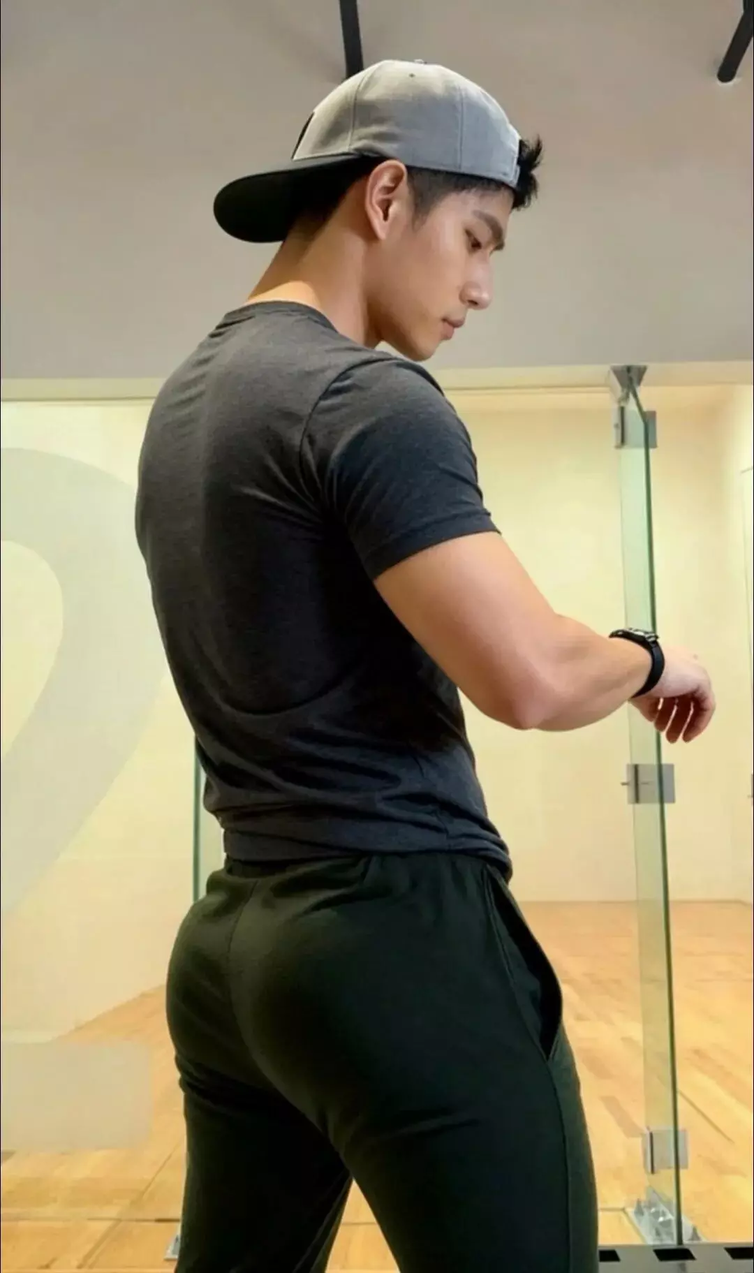 图片[8]-一个蜂腰翘臀器大体壮的体育生男盆友，是什么感受？-小蓝短视频