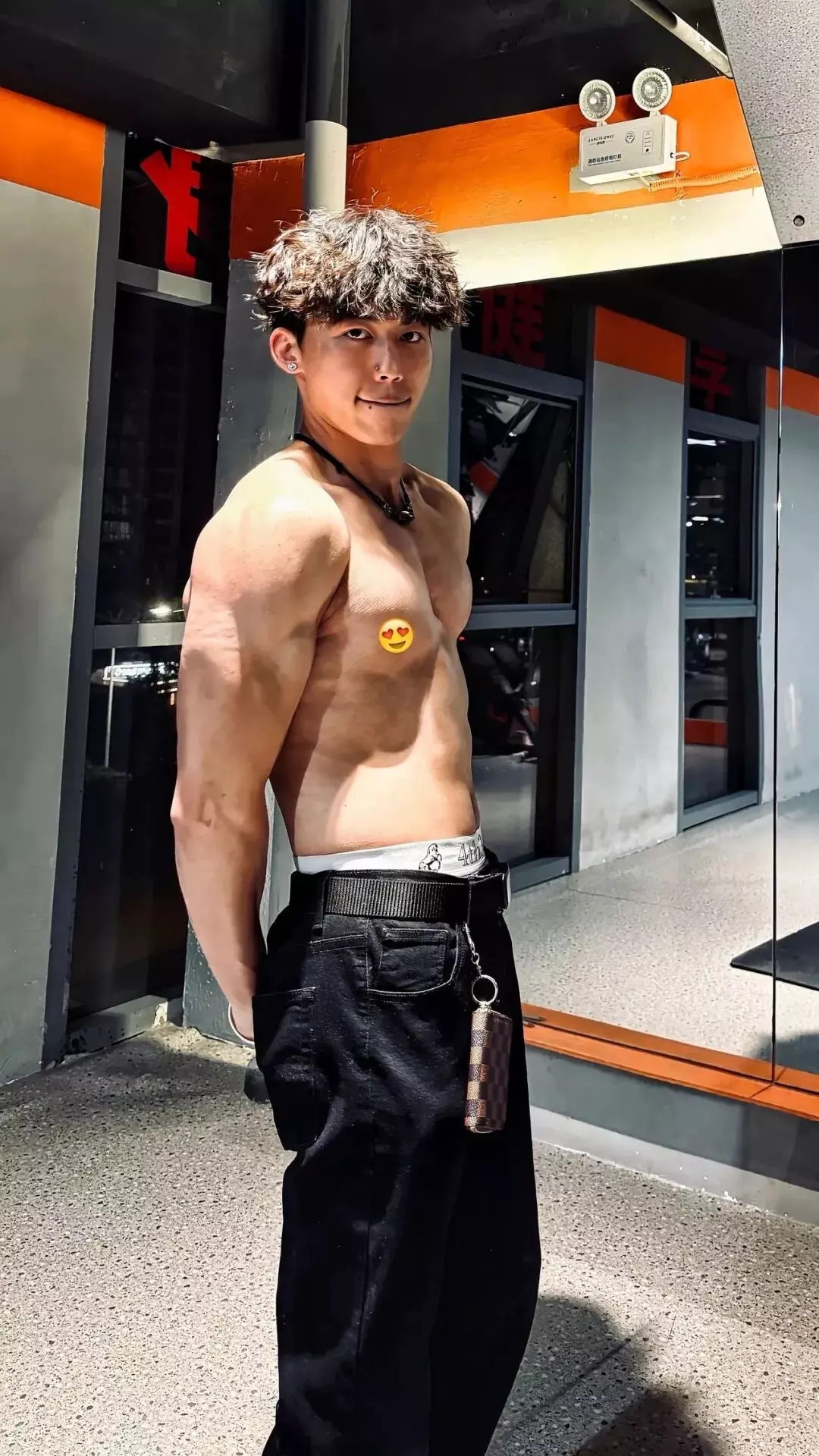 图片[9]-190cm美式男大秀身材，痞帅有型超性感！-小蓝短视频