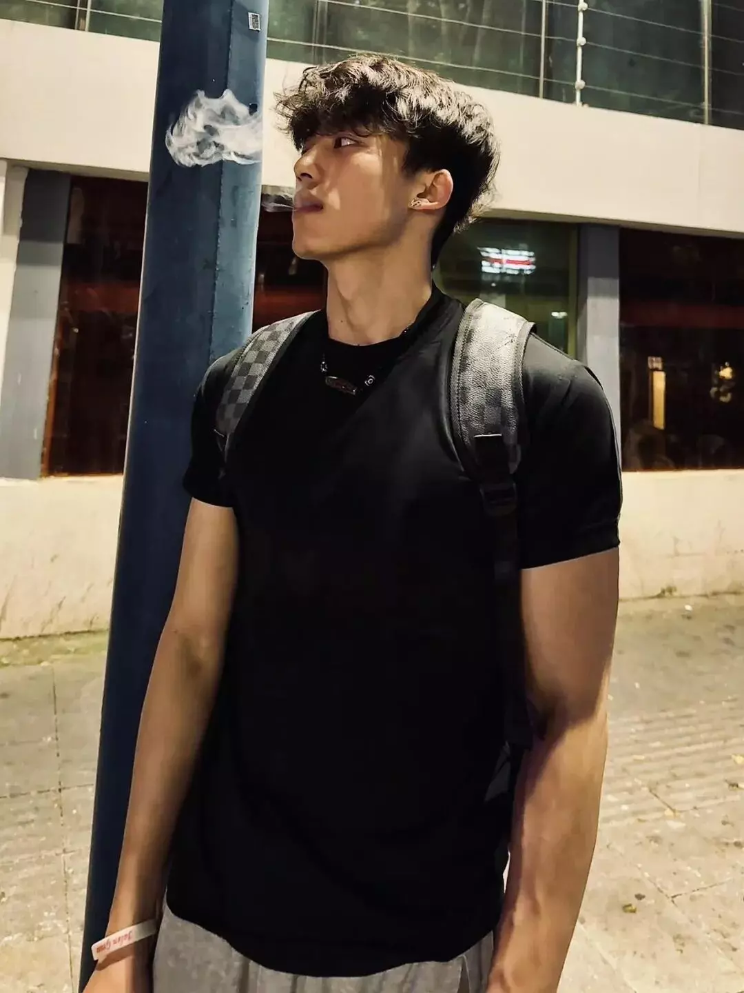 图片[3]-190cm美式男大秀身材，痞帅有型超性感！-小蓝短视频