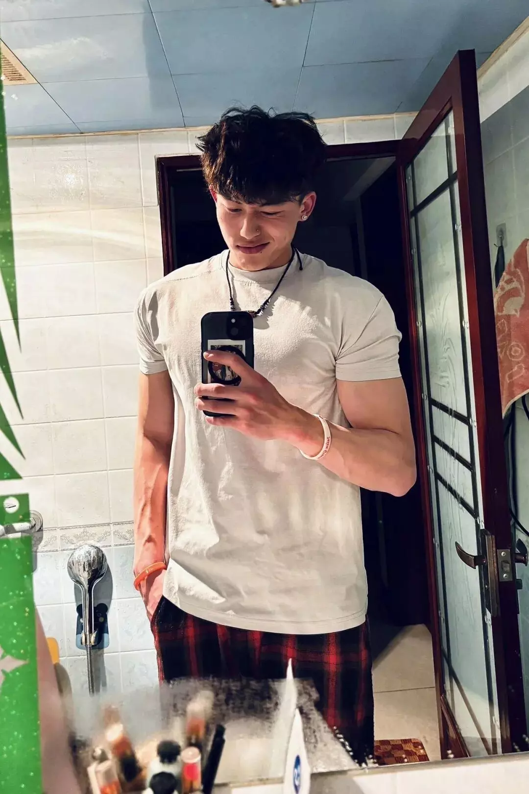 图片[5]-190cm美式男大秀身材，痞帅有型超性感！-小蓝短视频