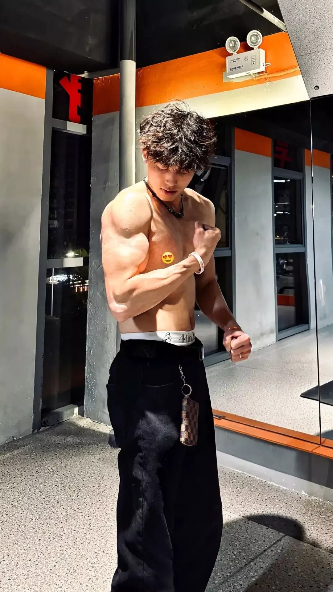 图片[7]-190cm美式男大秀身材，痞帅有型超性感！-小蓝短视频