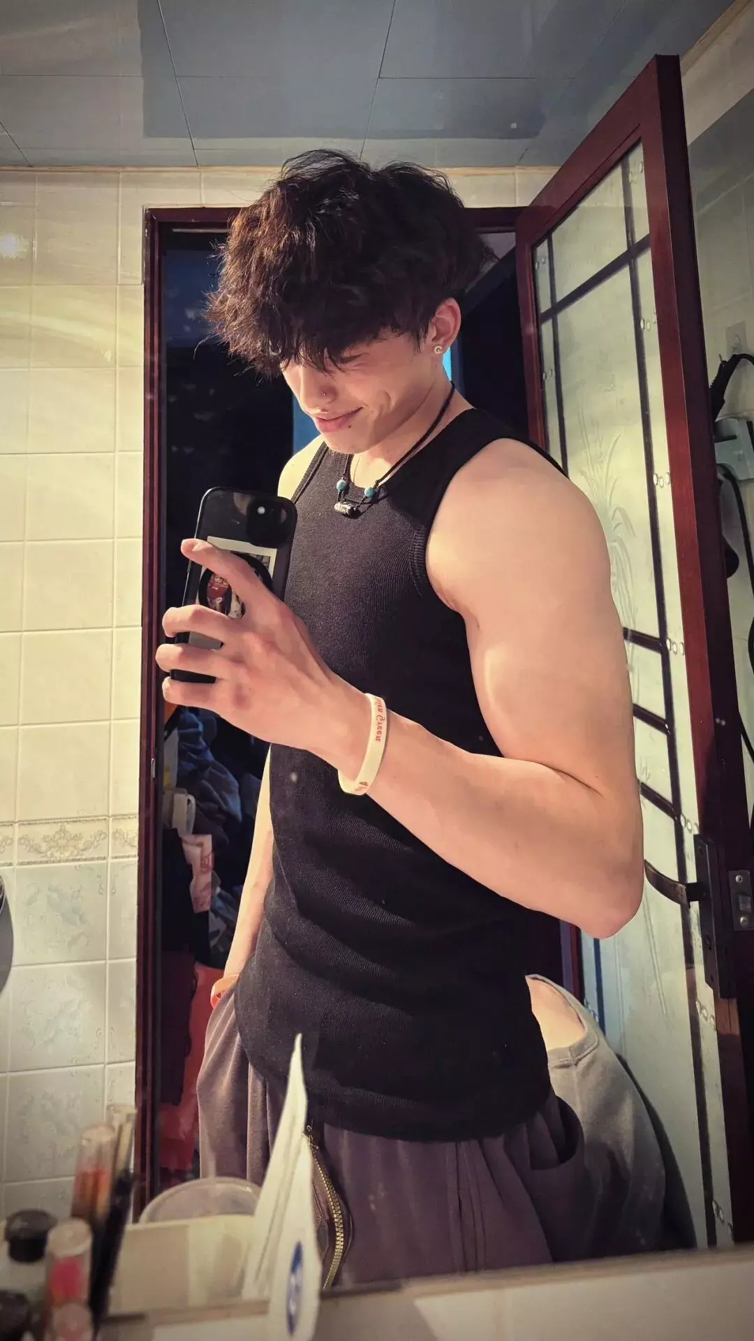 图片[12]-190cm美式男大秀身材，痞帅有型超性感！-小蓝短视频