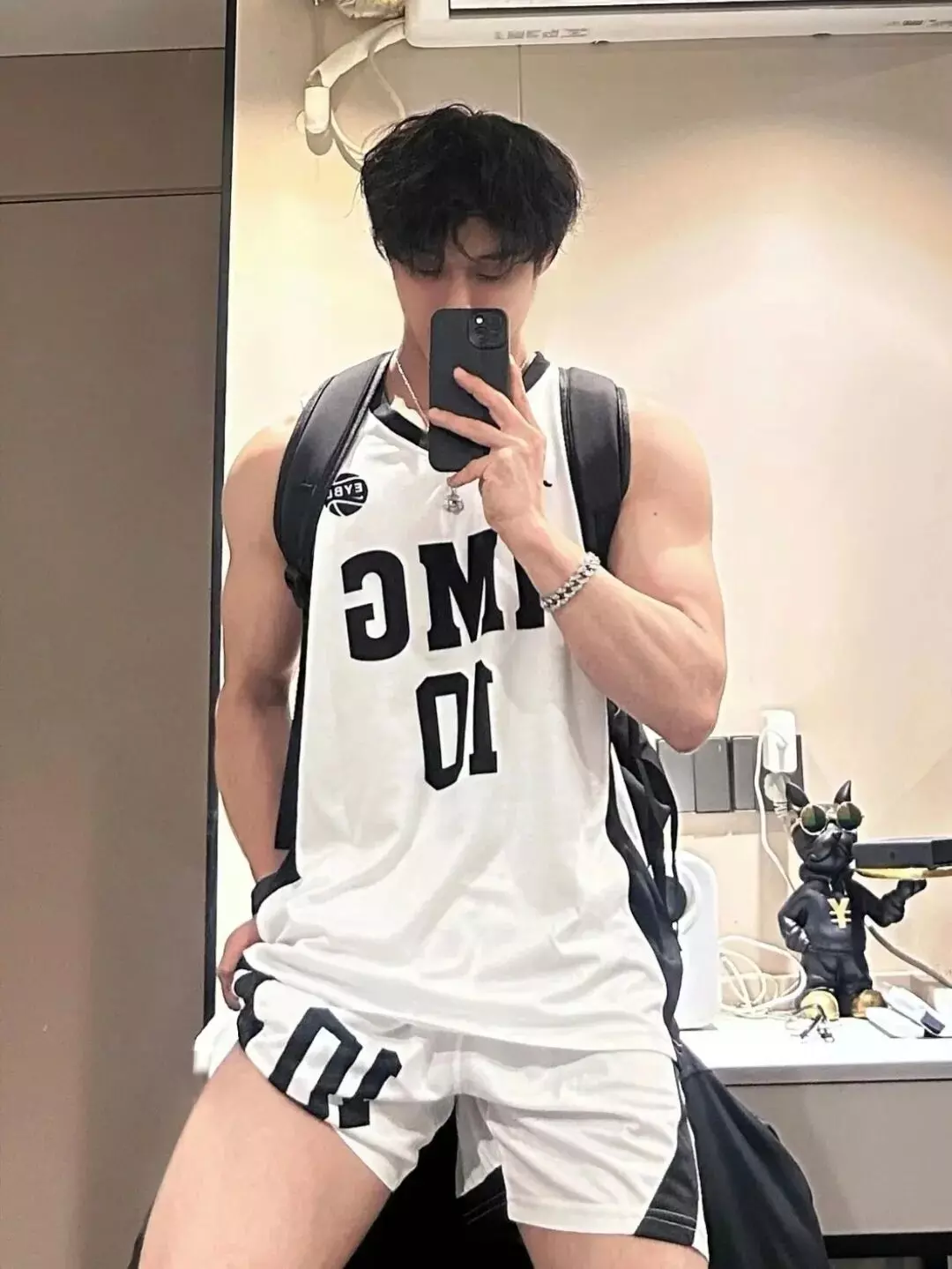 图片[2]-东北187cm直男肉壮体育生，私下秀肌肉竟然这么大！-潮男潮北-潮男潮北