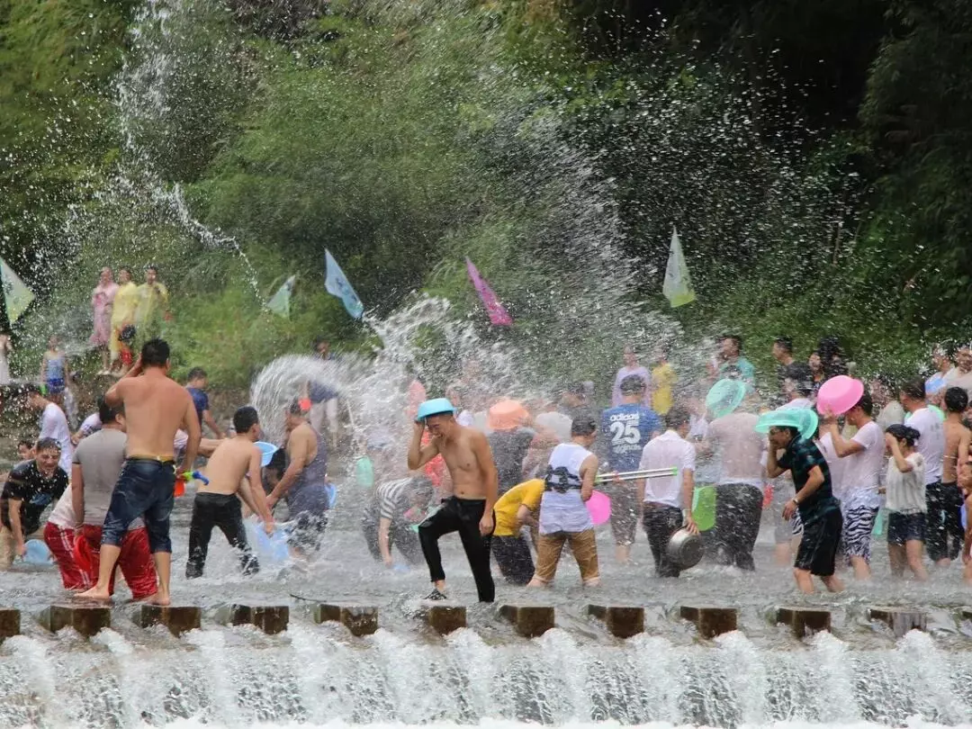 曼谷旅游找搭子遇到“捞男”，说好A房费结果人间蒸发！-小蓝短视频
