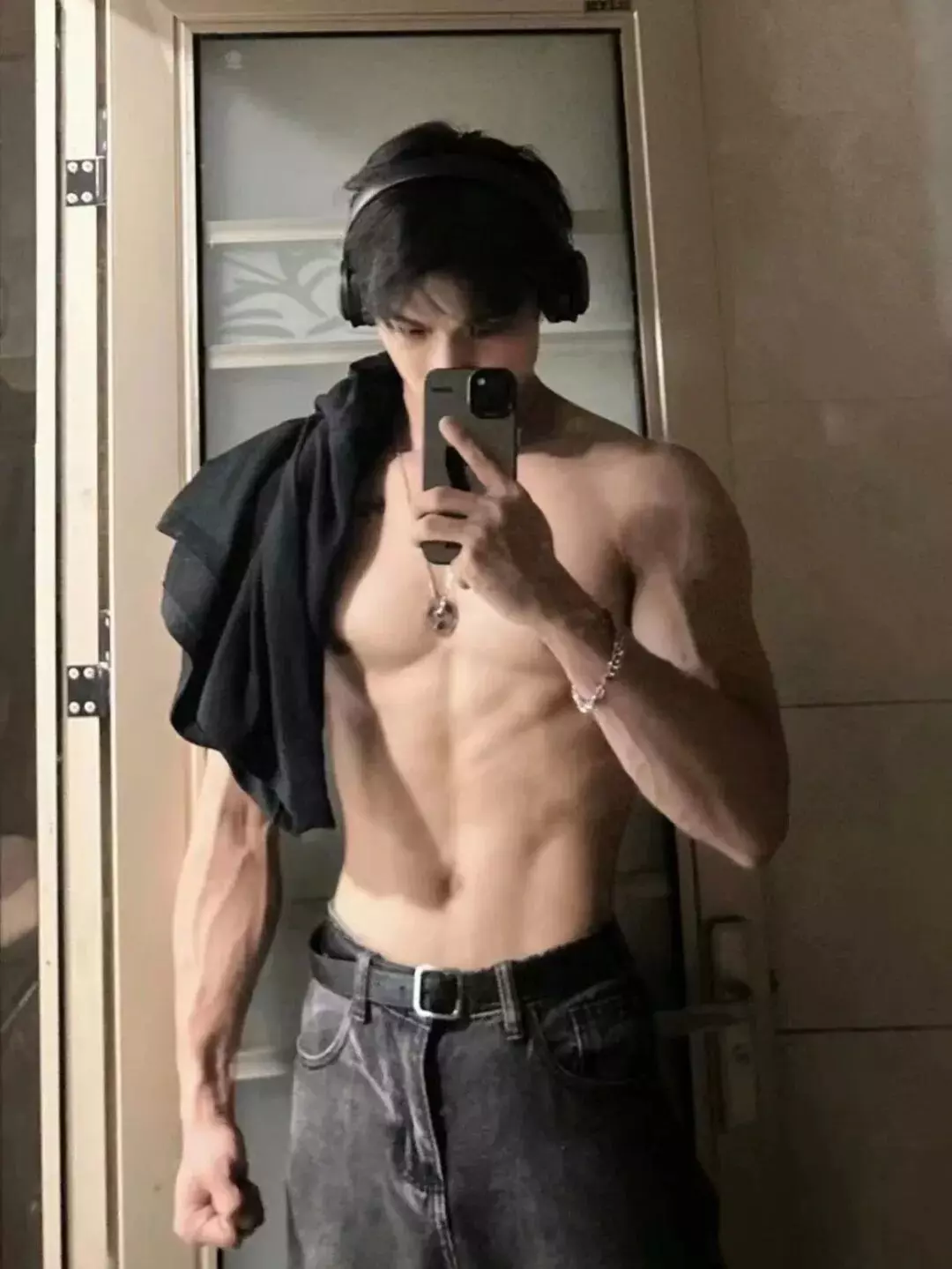 图片[3]-东北187cm直男肉壮体育生，私下秀肌肉竟然这么大！-潮男潮北-潮男潮北