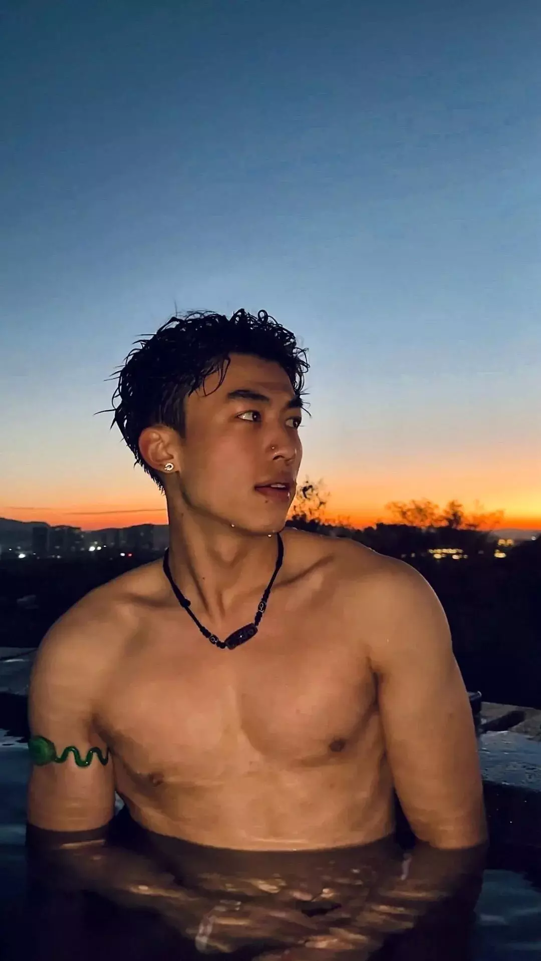 图片[10]-190cm美式男大秀身材，痞帅有型超性感！-小蓝短视频