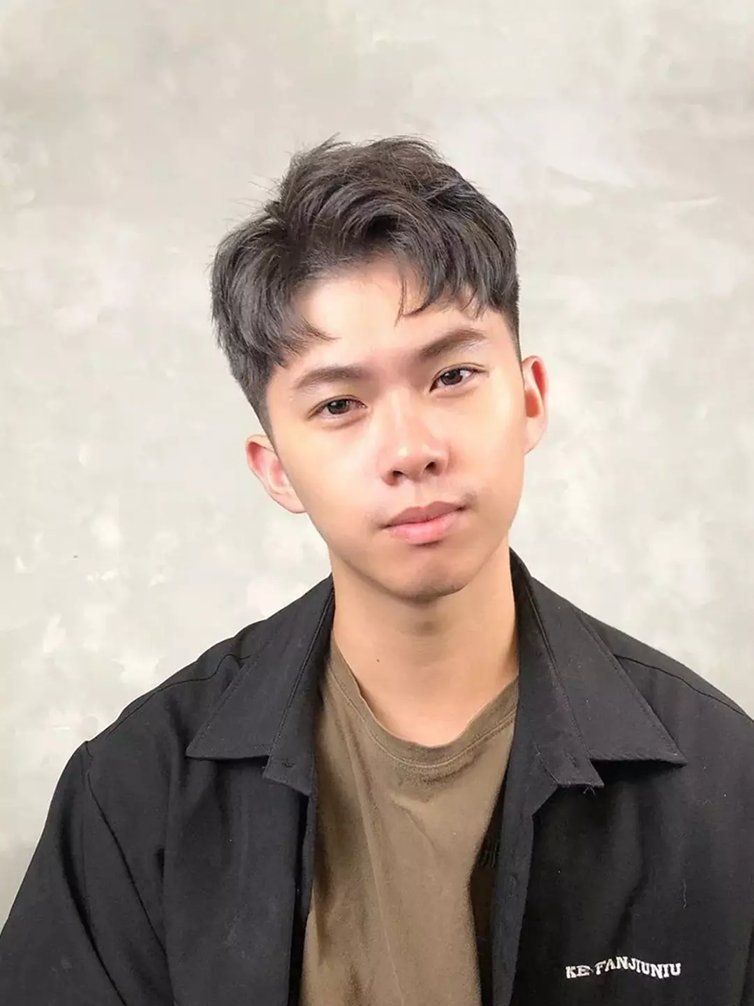 “两边铲光，中间留长”，2026年男生剪这3款发型，尽显潮男范儿-小蓝短视频