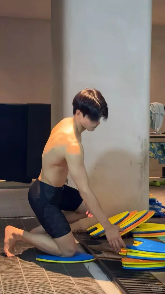 图片[4]-广州好热，游泳教练依然在过夏天-潮男潮北-潮男潮北