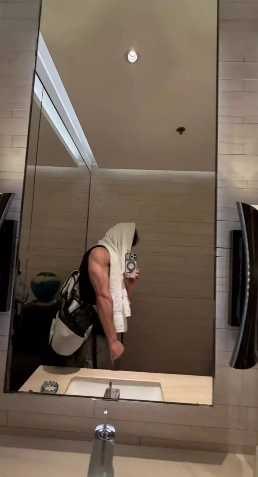 图片[4]-近期爆火的凶猛直男装Top吸男粉！壮硕麒麟臂荷尔蒙爆棚....-小蓝短视频