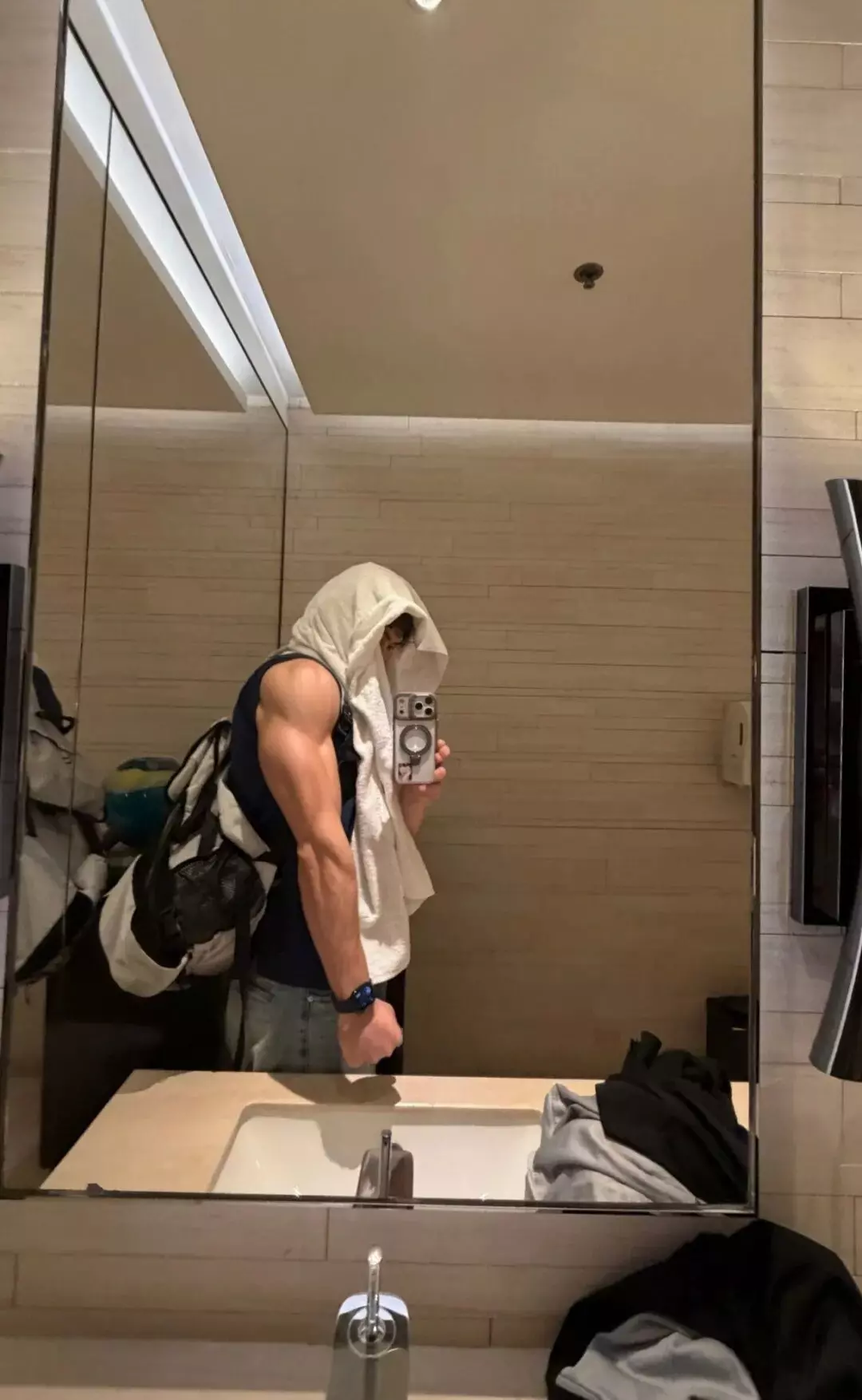 近期爆火的凶猛直男装Top吸男粉！壮硕麒麟臂荷尔蒙爆棚....-小蓝短视频