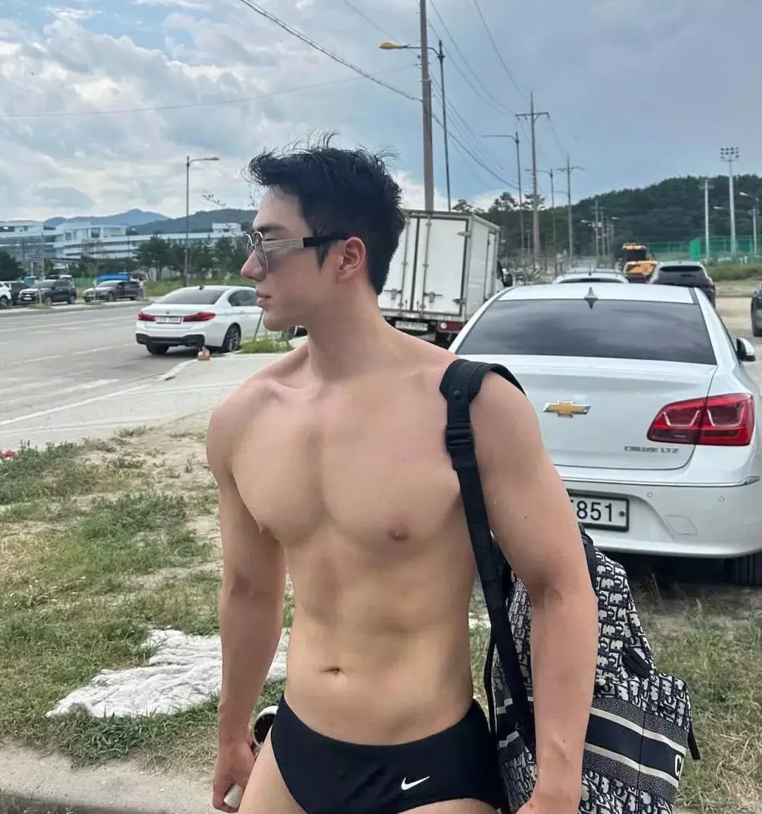 图片[18]-深大06年体育生大长腿太性感了，照片还被盗图去诈骗？-小蓝短视频