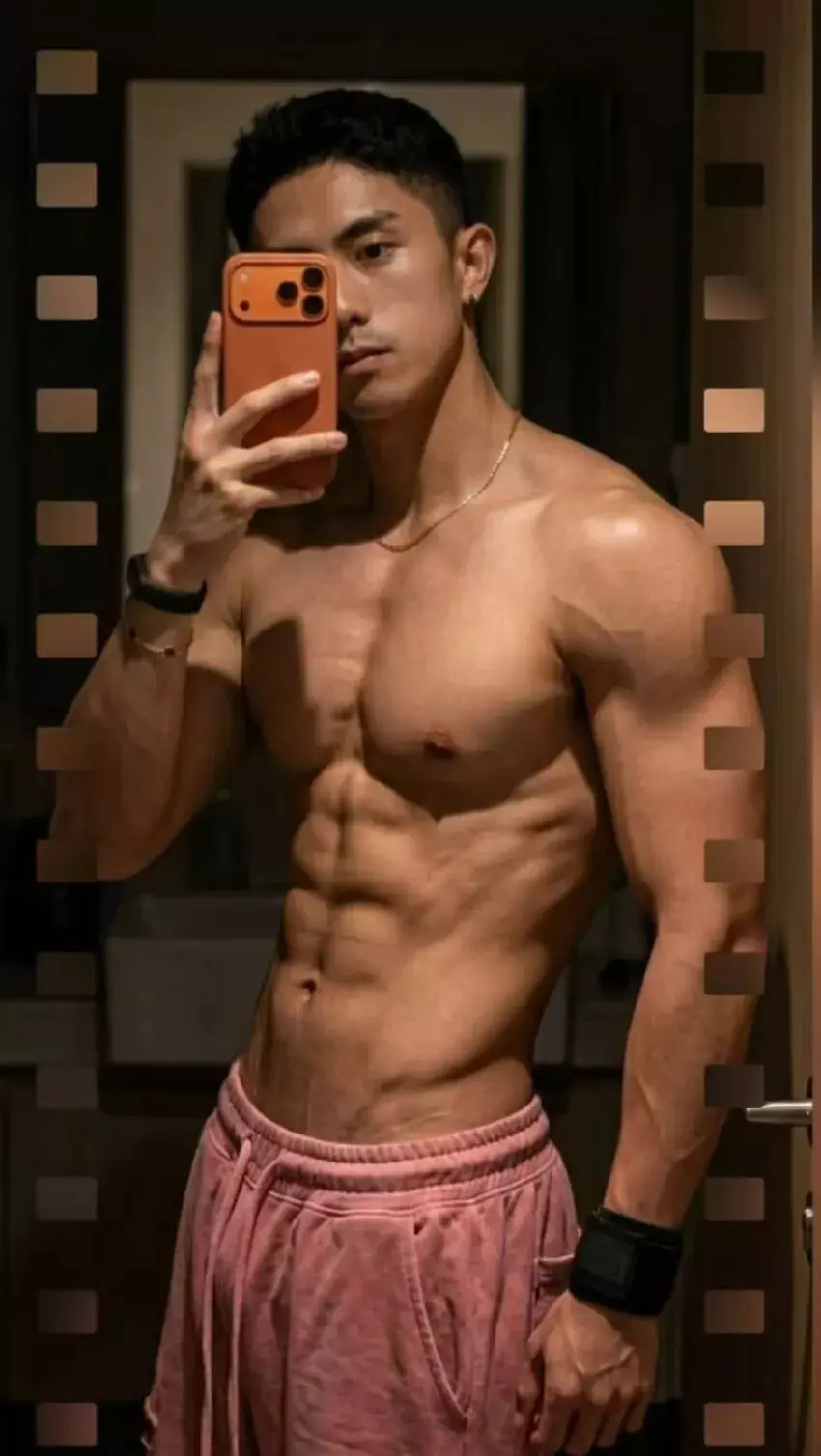 图片[2]-195CM的长腿迷彩兵哥穿灰裤子自拍？私照让人一眼沦陷。-潮男潮北-潮男潮北