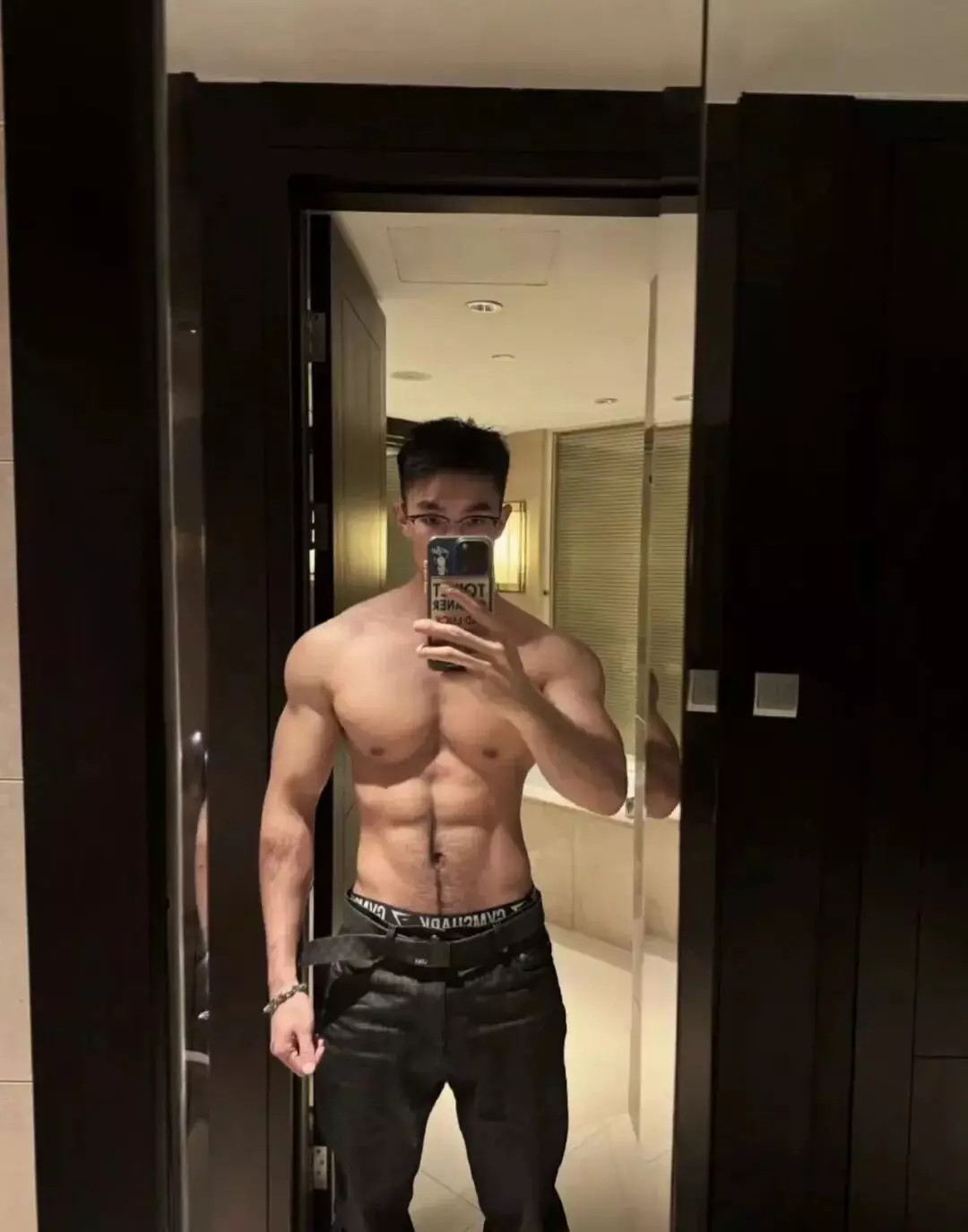 图片[3]-186cm东北直男体育生，这个腹肌有亮点……-潮男潮北-潮男潮北