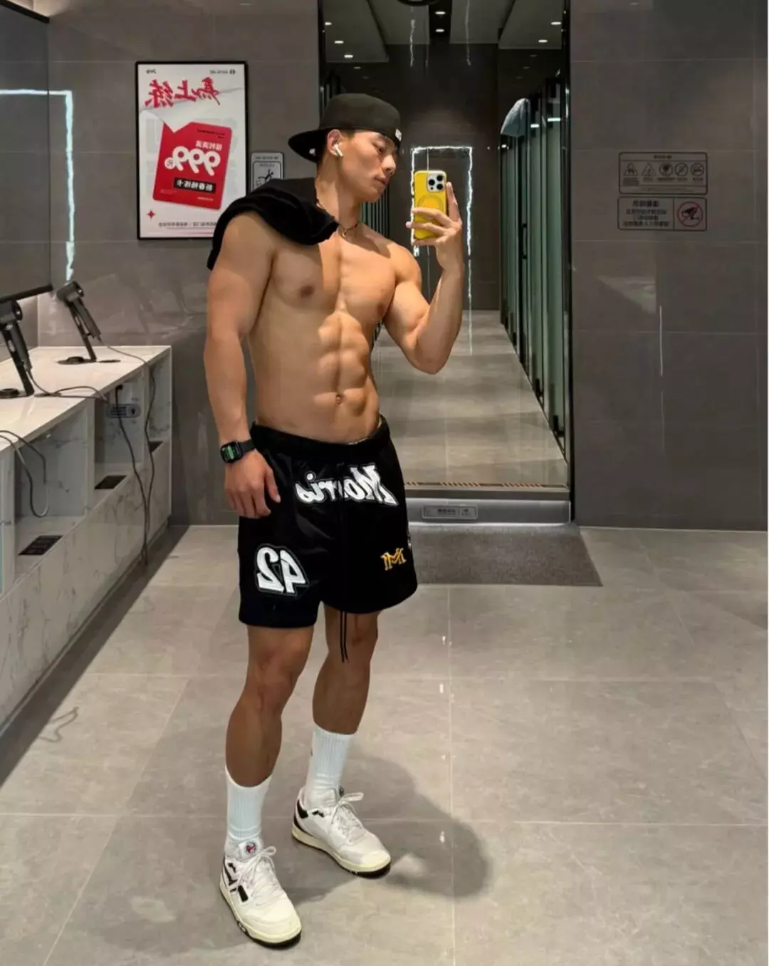 图片[8]-武汉爆火的超猛肌肉健身教练，健身房打桩超持久....-潮男潮北-潮男潮北