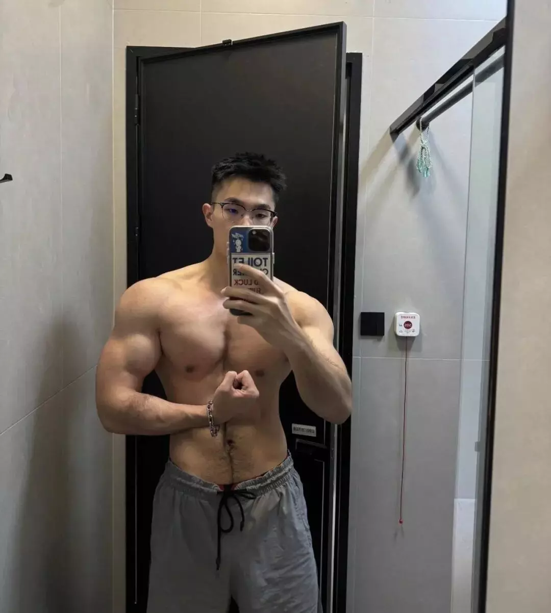图片[4]-186cm东北直男体育生，这个腹肌有亮点……-潮男潮北-潮男潮北