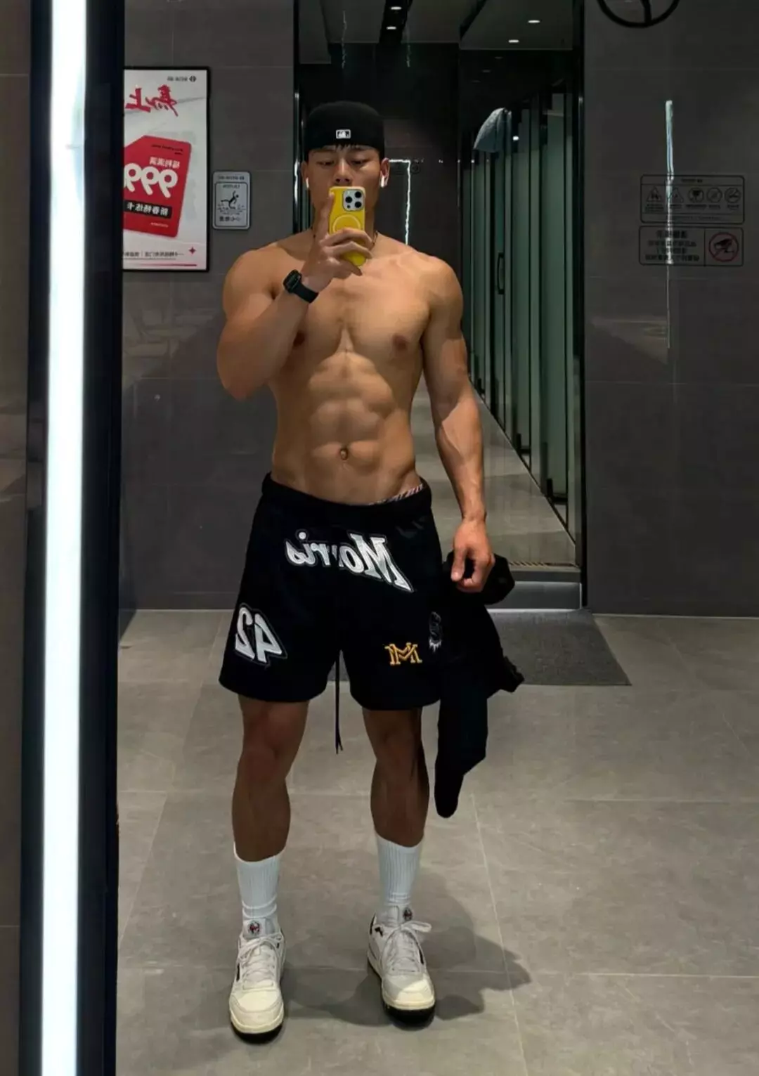 图片[2]-武汉爆火的超猛肌肉健身教练，健身房打桩超持久....-潮男潮北-潮男潮北