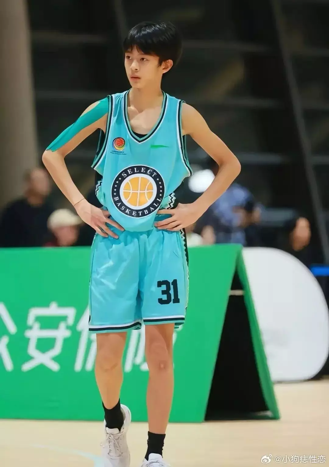 图片[4]-孙俪儿子今年15岁了！还是篮球体育生，大长腿配帅气颜值！-小蓝短视频