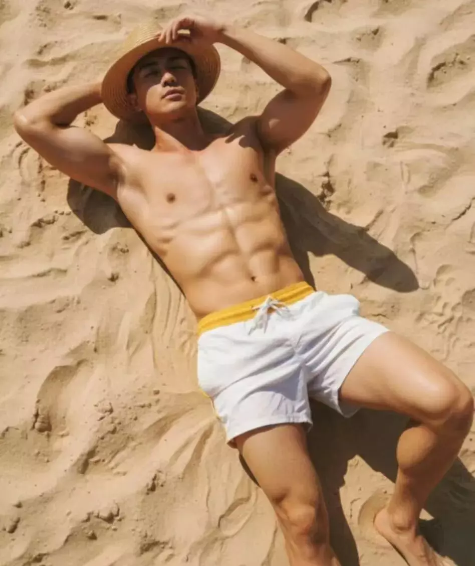 图片[9]-195CM的长腿迷彩兵哥穿灰裤子自拍？私照让人一眼沦陷。-潮男潮北-潮男潮北