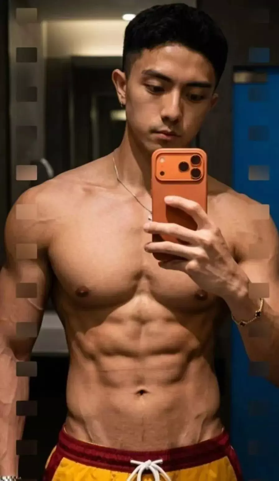 图片[15]-195CM的长腿迷彩兵哥穿灰裤子自拍？私照让人一眼沦陷。-潮男潮北-潮男潮北