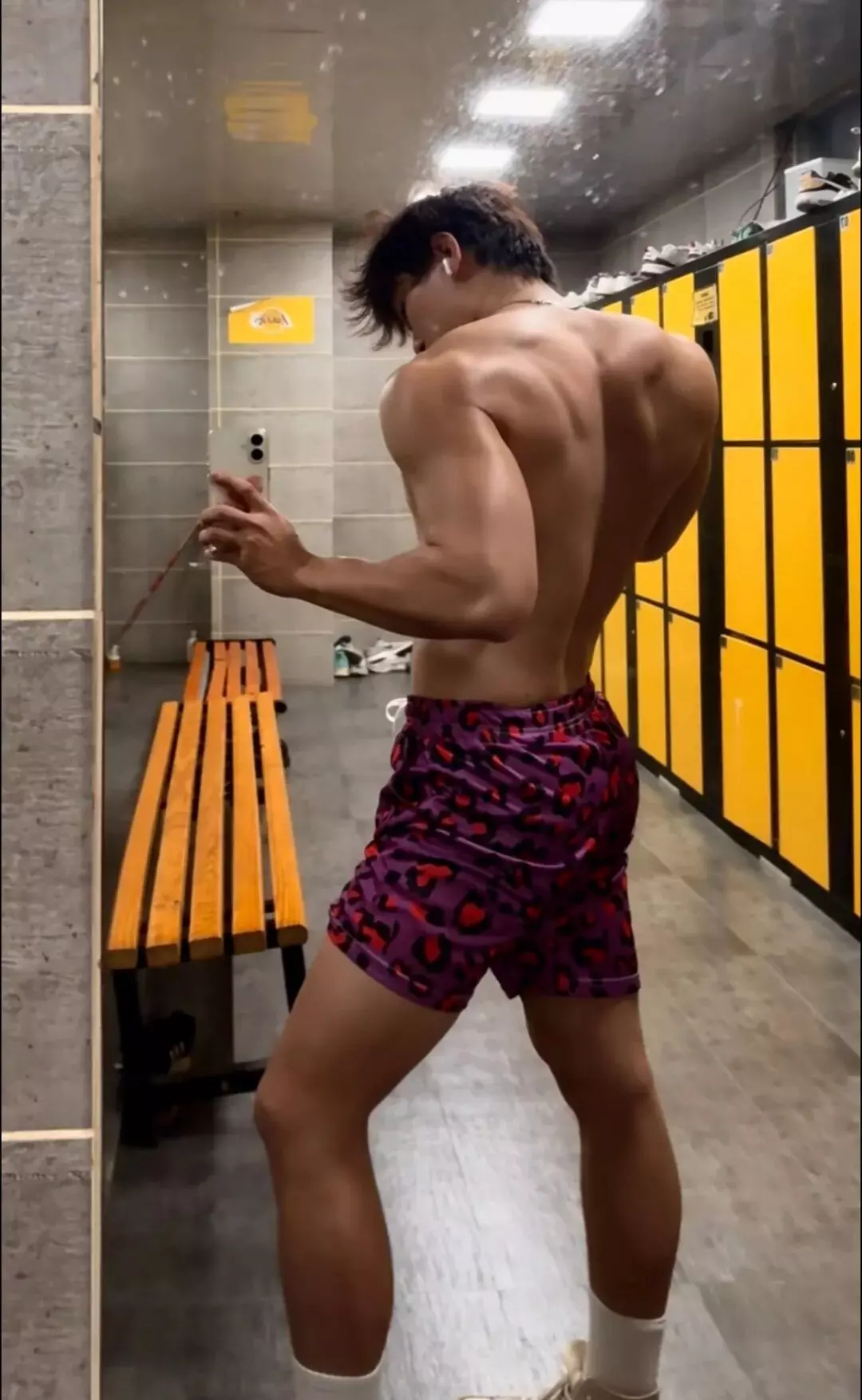 图片[9]-187翘臀黑皮肌肉体育生对镜自拍，网友：前凸后翘...-潮男潮北-潮男潮北