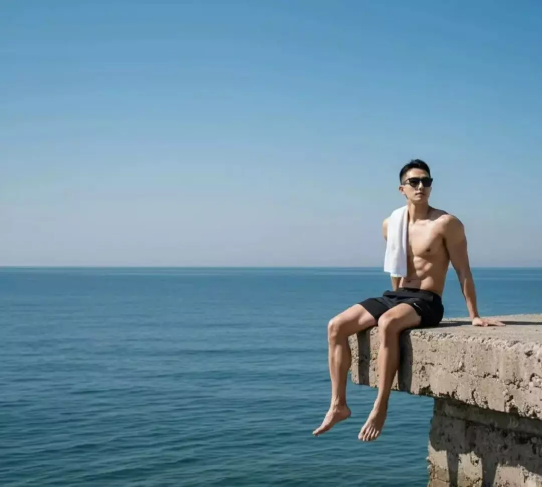 图片[11]-195CM的长腿迷彩兵哥穿灰裤子自拍？私照让人一眼沦陷。-潮男潮北-潮男潮北