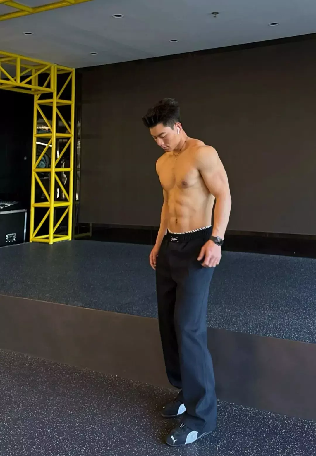 图片[9]-武汉爆火的超猛肌肉健身教练，健身房打桩超持久....-潮男潮北-潮男潮北
