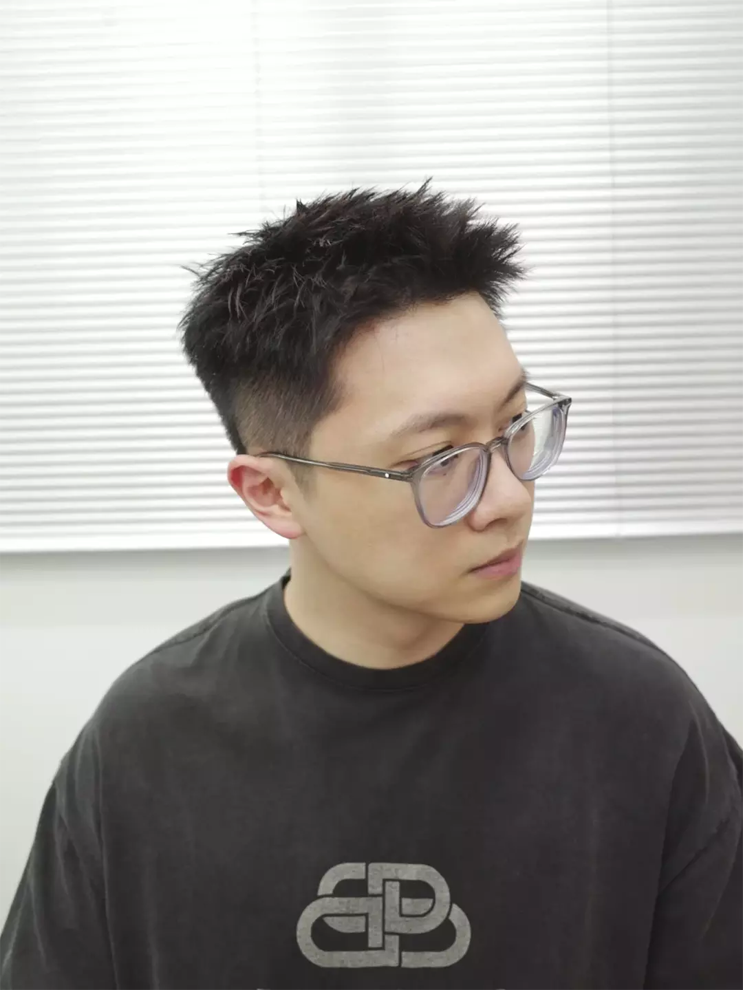 图片[2]-男生“短发”怎么剪才好看？试试这3款发型，清爽阳光又帅气！-小蓝短视频