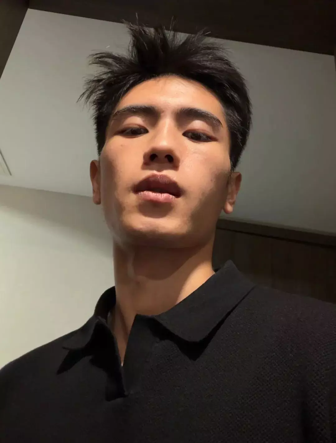 图片[10]-187cm硬汉痞帅黑皮体育生，曾和男网红暧昧不断....-小蓝短视频