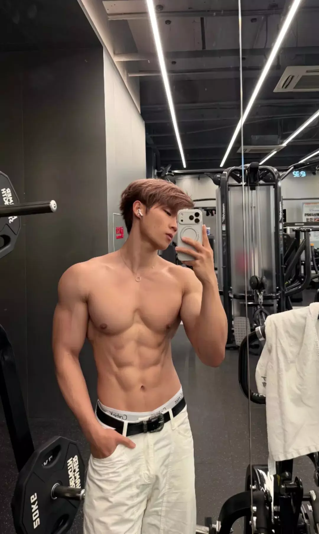 图片[2]-188田园糙汉小狼狗，精壮腹肌穿CK内裤超诱人....-小蓝短视频