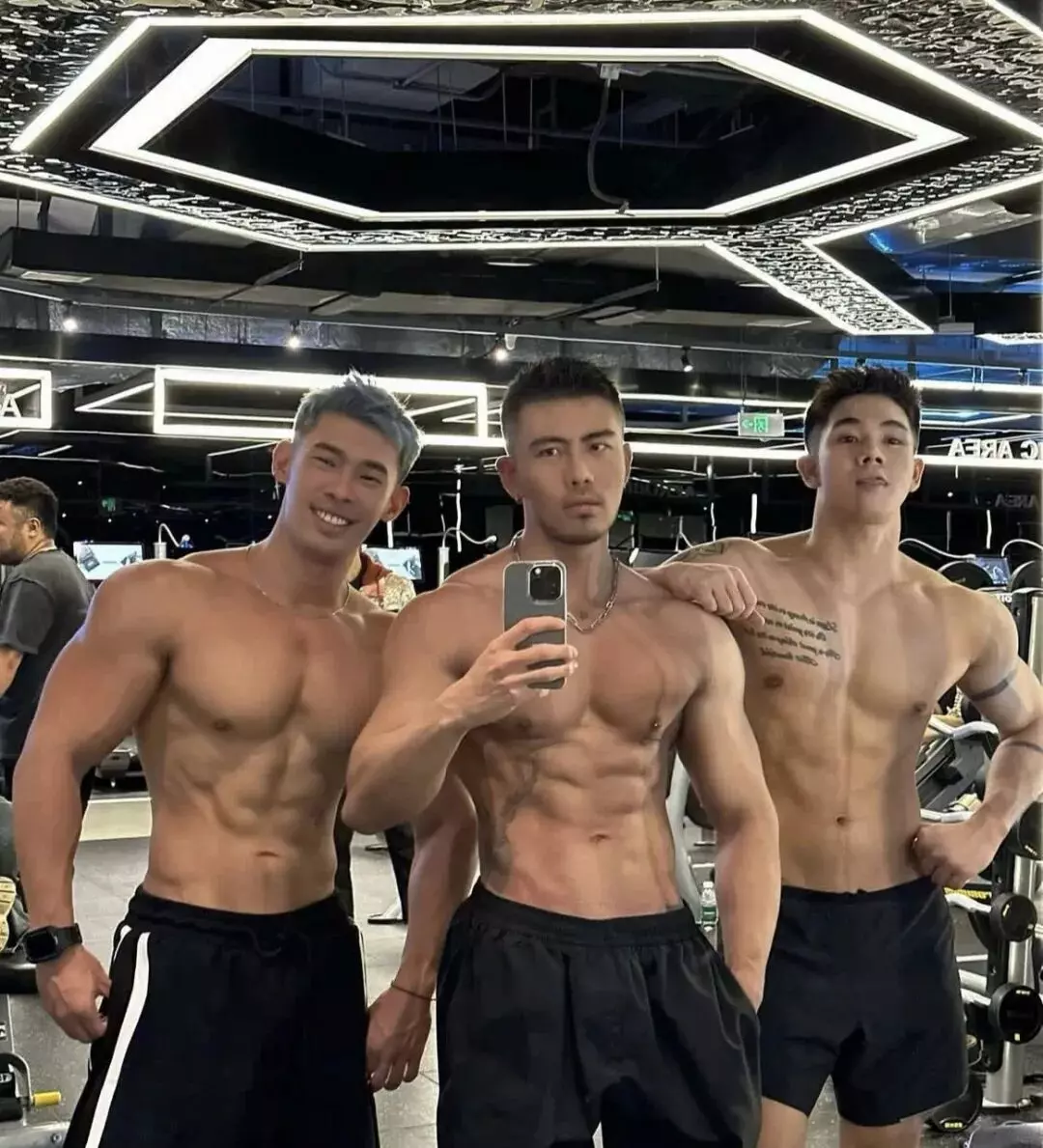 图片[9]-曼谷表演的黑皮肌肉男，绝对是Gogoboy里的顶流！-小蓝短视频