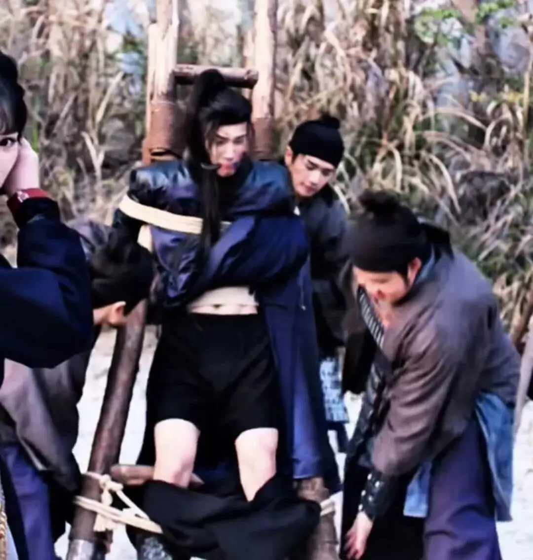 图片[7]-《逐玉》男五号意外出圈，一脱成就名场面！-小蓝短视频