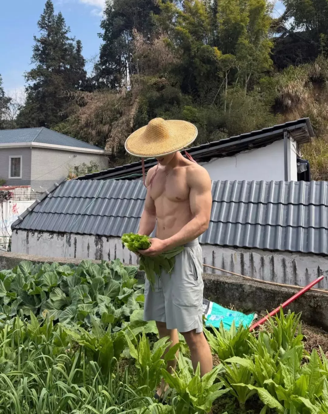 188田园糙汉小狼狗，精壮腹肌穿CK内裤超诱人....-小蓝短视频