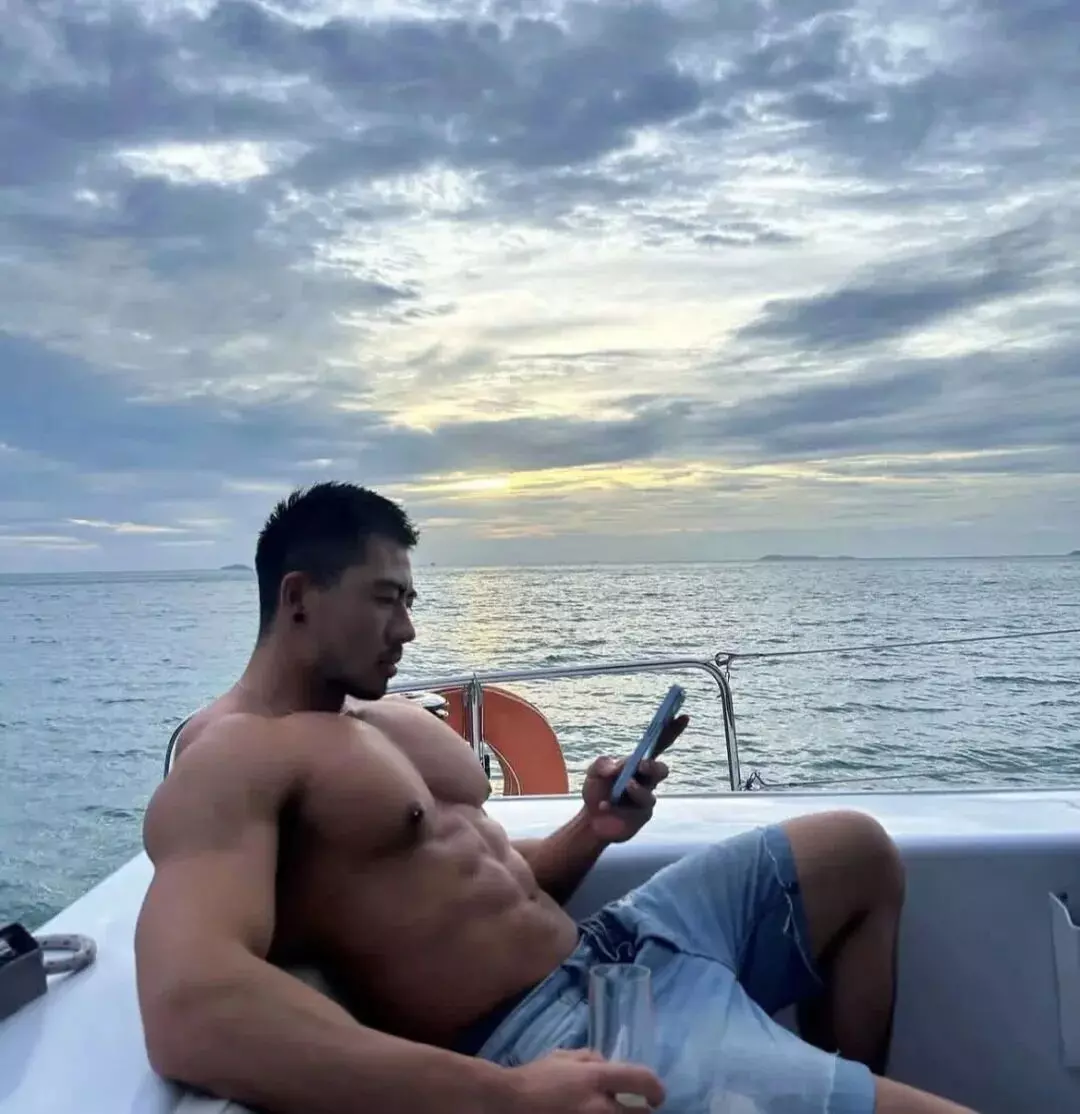 图片[8]-曼谷表演的黑皮肌肉男，绝对是Gogoboy里的顶流！-小蓝短视频