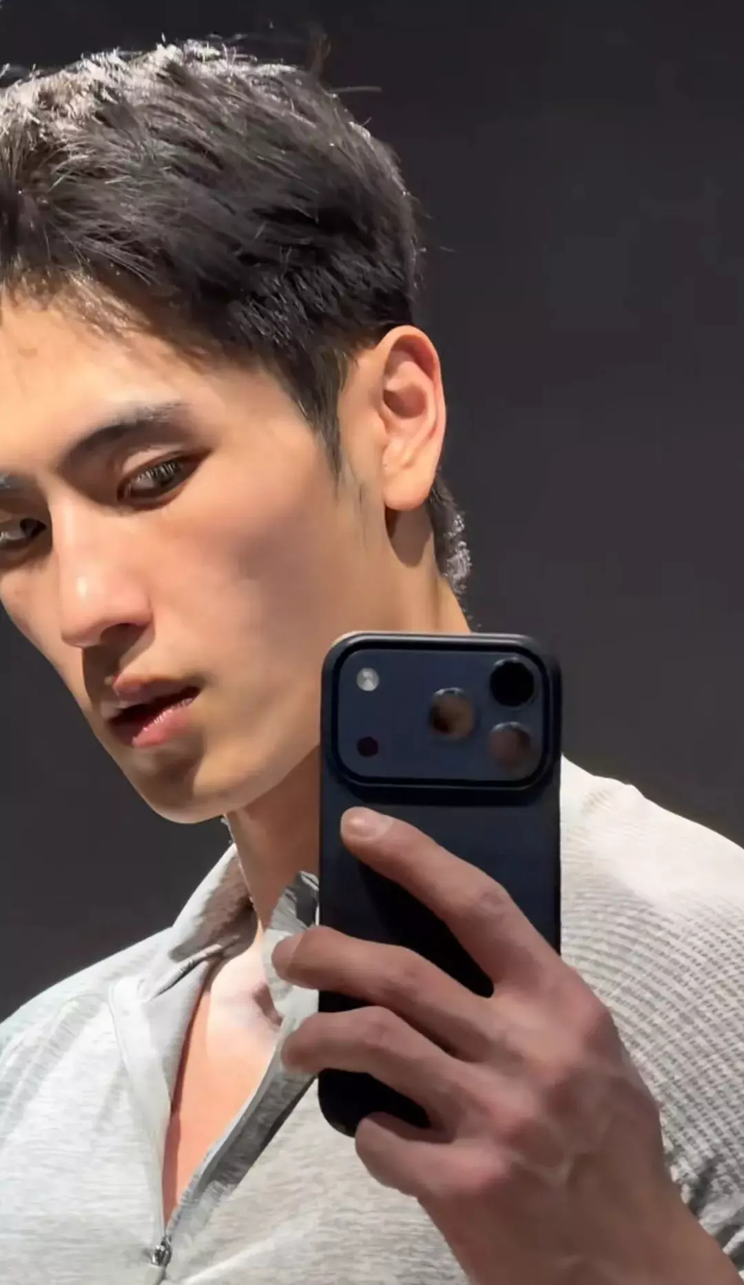 187cm硬汉痞帅黑皮体育生，曾和男网红暧昧不断....-小蓝短视频