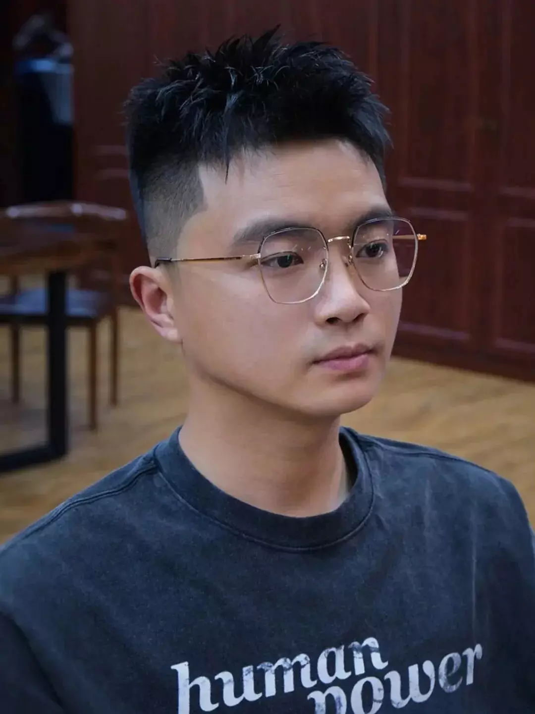 男生不要嫌弃“两边铲”发型，2026年剪这3款造型，潮流帅气有个性-小蓝短视频