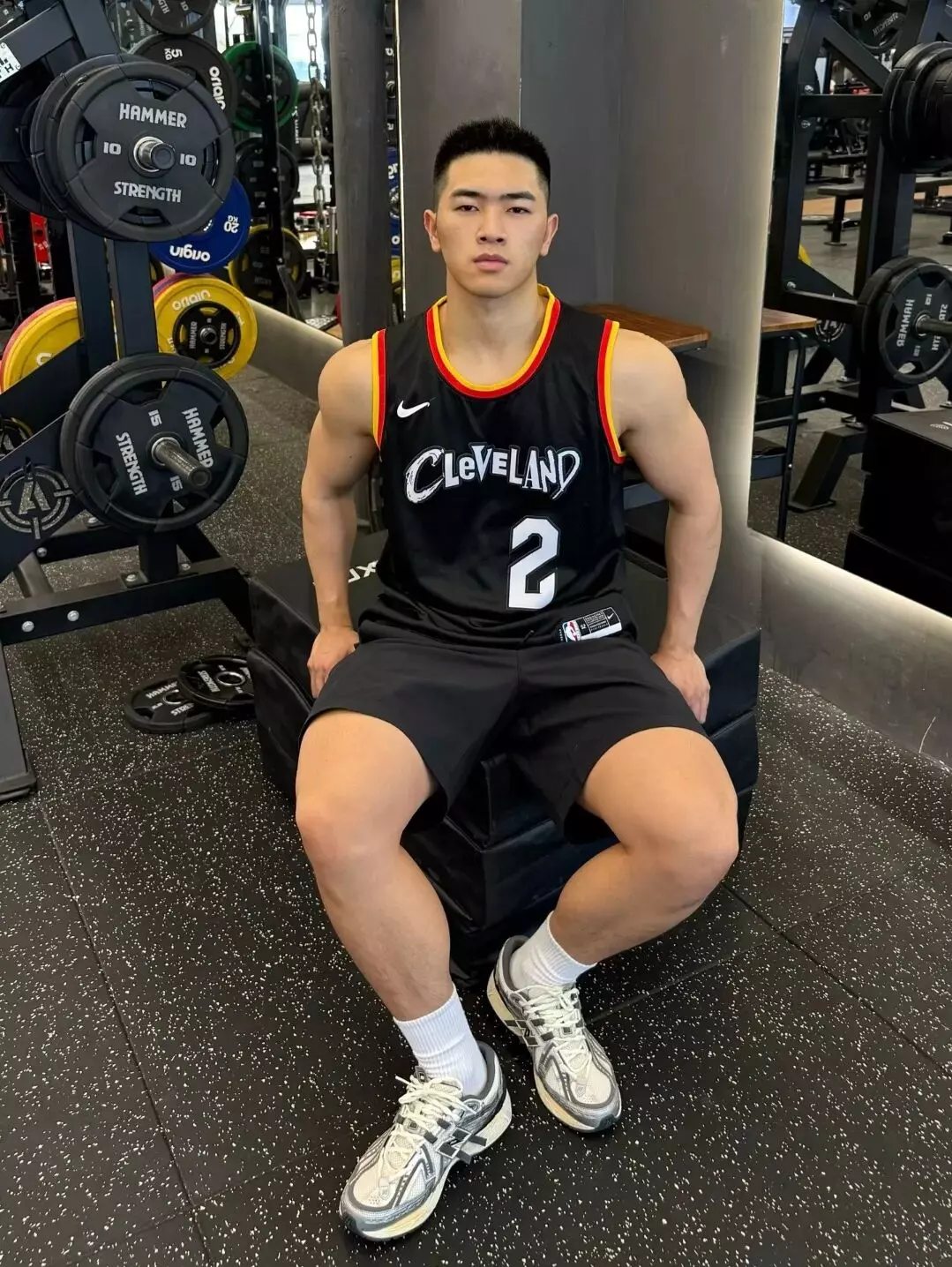 图片[7]-麒麟臂八块腹肌，动力马达粗腿蜂腰翘臀，体育生大爷们让人垂涎三尺-小蓝短视频