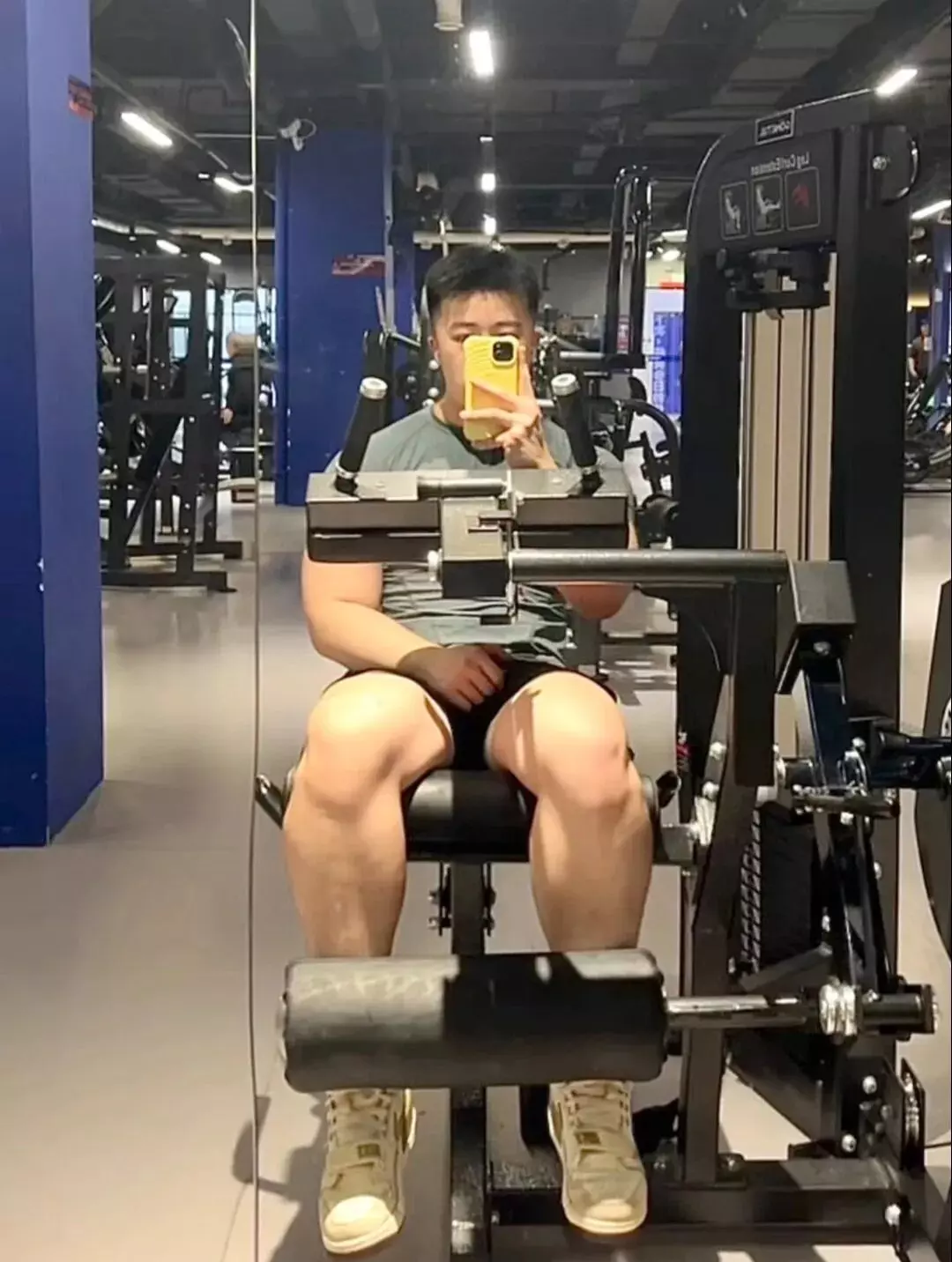 图片[9]-麒麟臂八块腹肌，动力马达粗腿蜂腰翘臀，体育生大爷们让人垂涎三尺-小蓝短视频