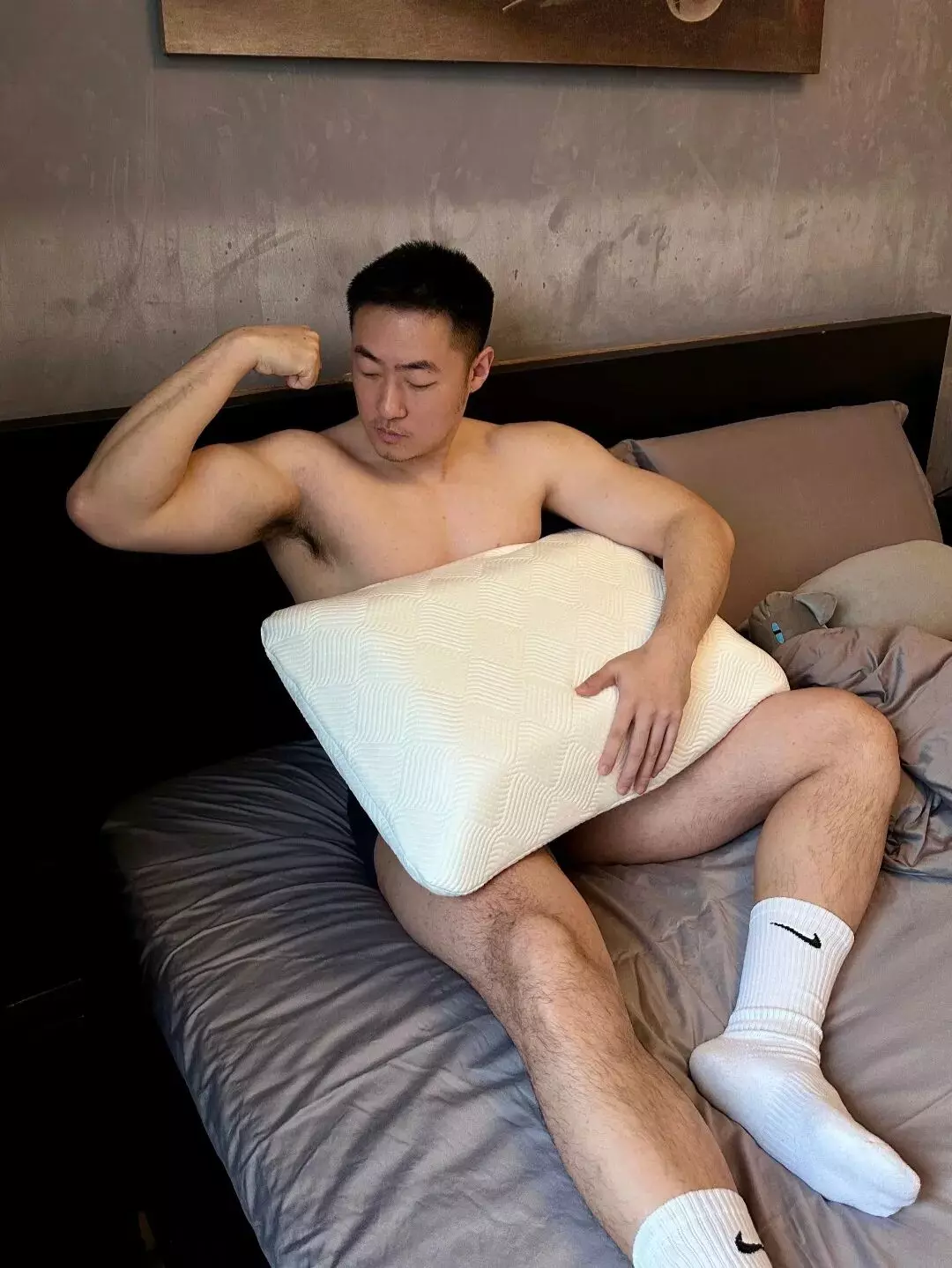 图片[6]-麒麟臂八块腹肌，动力马达粗腿蜂腰翘臀，体育生大爷们让人垂涎三尺-小蓝短视频