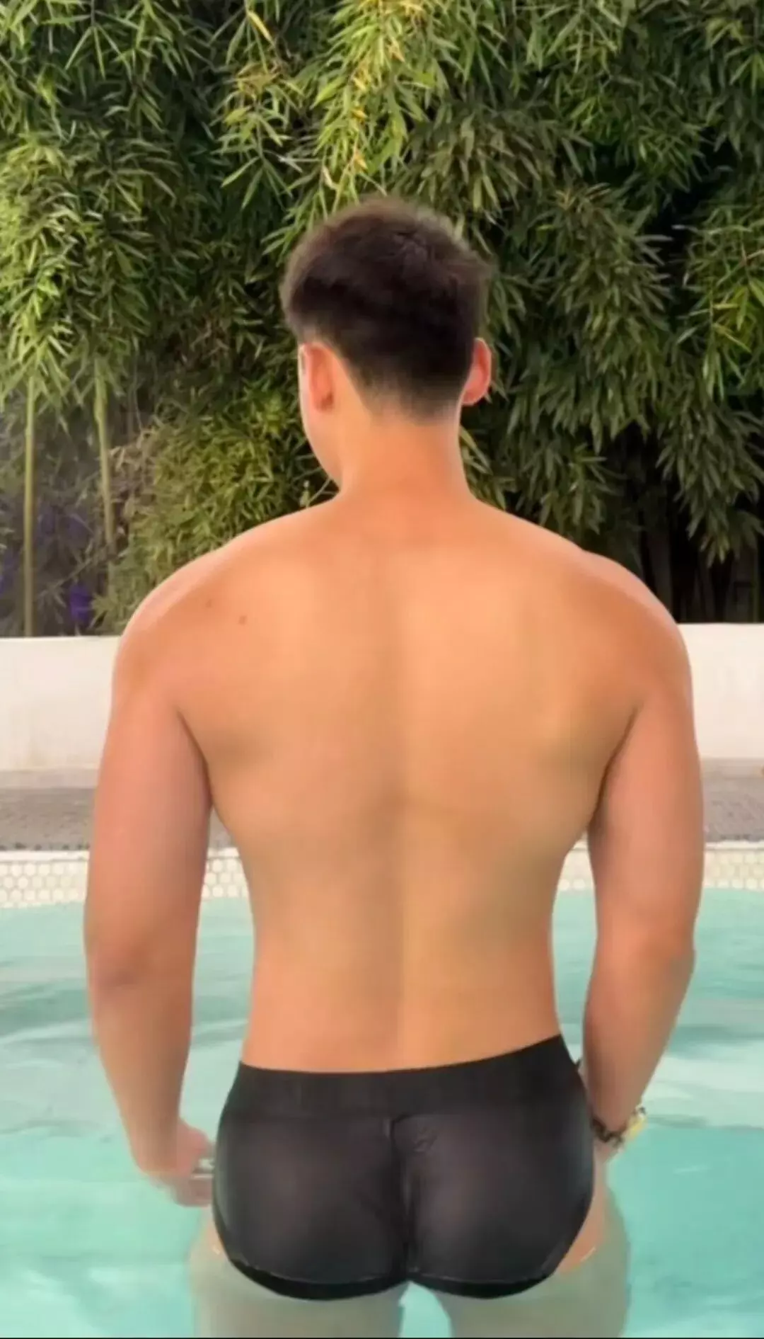 图片[18]-麒麟臂八块腹肌，动力马达粗腿蜂腰翘臀，体育生大爷们让人垂涎三尺-小蓝短视频