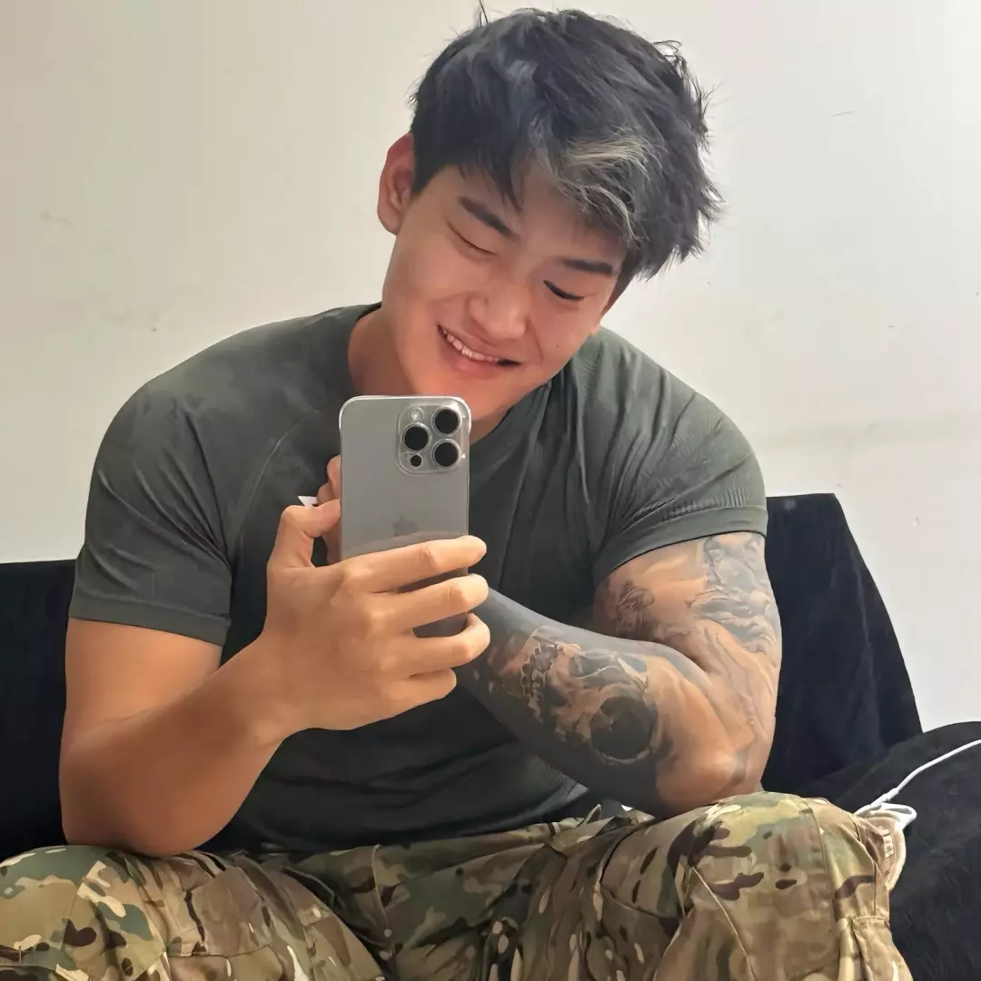 图片[6]-这组肌肉帅哥头像，包上头的 | 帅哥真人照片 | 男生头像-小蓝短视频